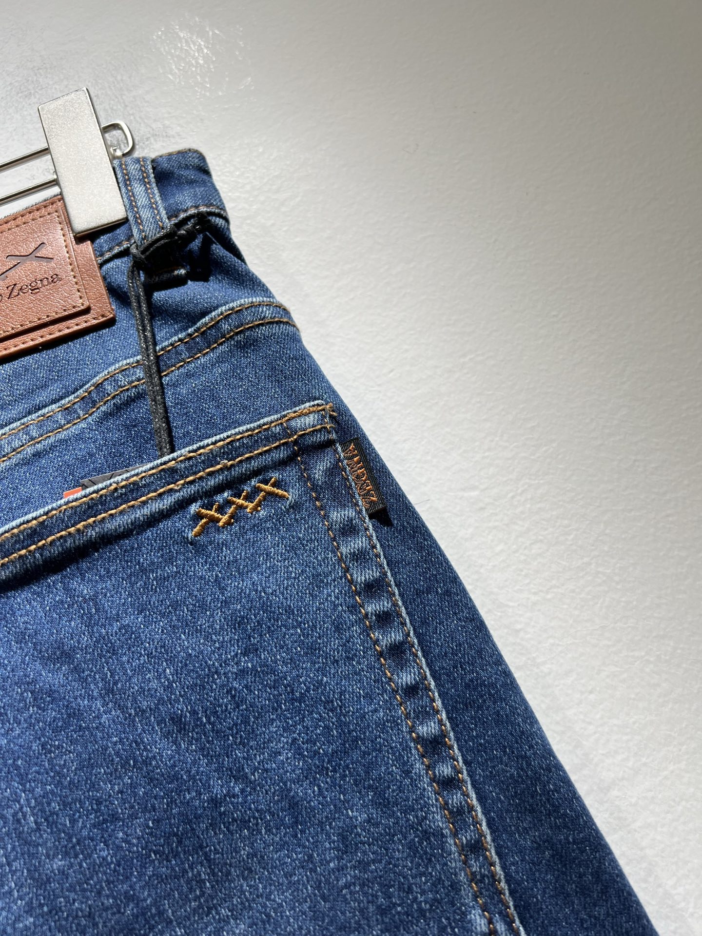  Zegna 杰尼亚 2025春夏新款男士休闲牛仔裤，压轴的渠道货出现了！！柜台同步销售！ 毫不夸张的说