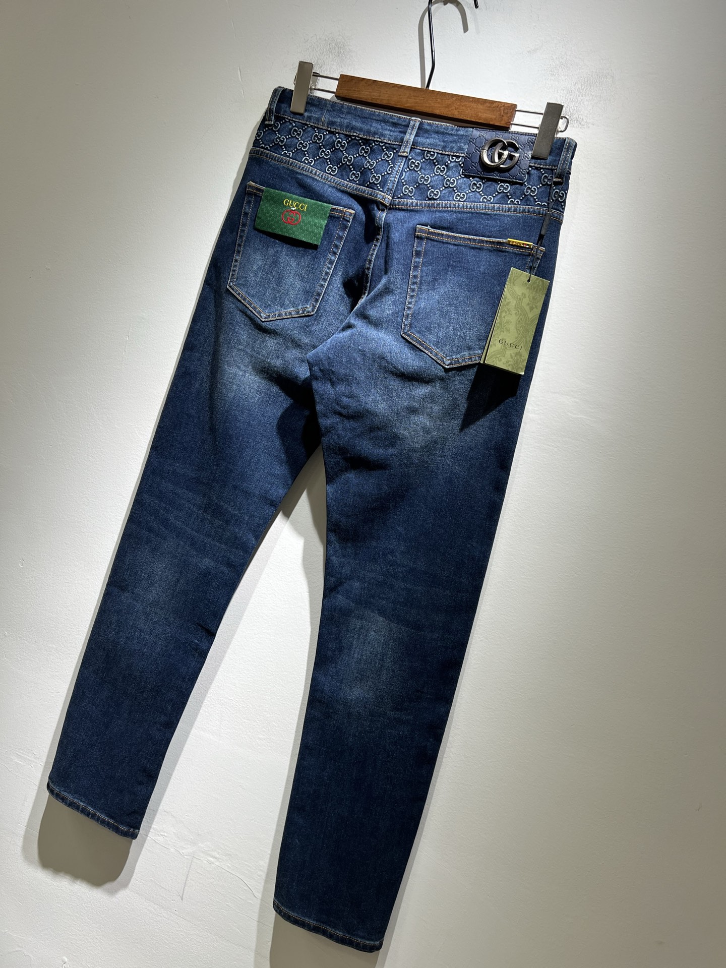   Guc*古奇 2025春夏新品男士高端休闲百搭四季通勤修身剪裁牛仔裤！对于粉丝来说，这样大气的经典设