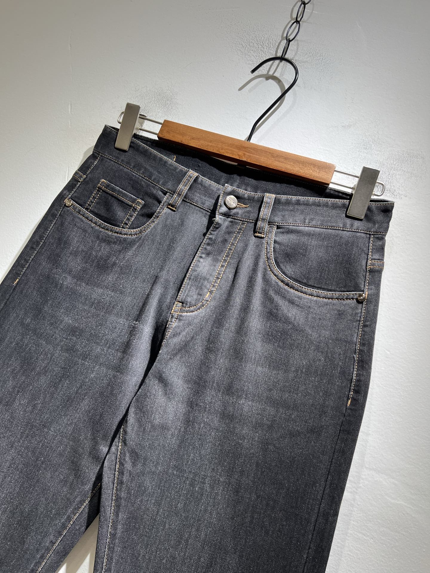   Guc*古奇 2025春夏新品男士高端休闲百搭四季通勤修身剪裁牛仔裤！对于粉丝来说，这样大气的经典设