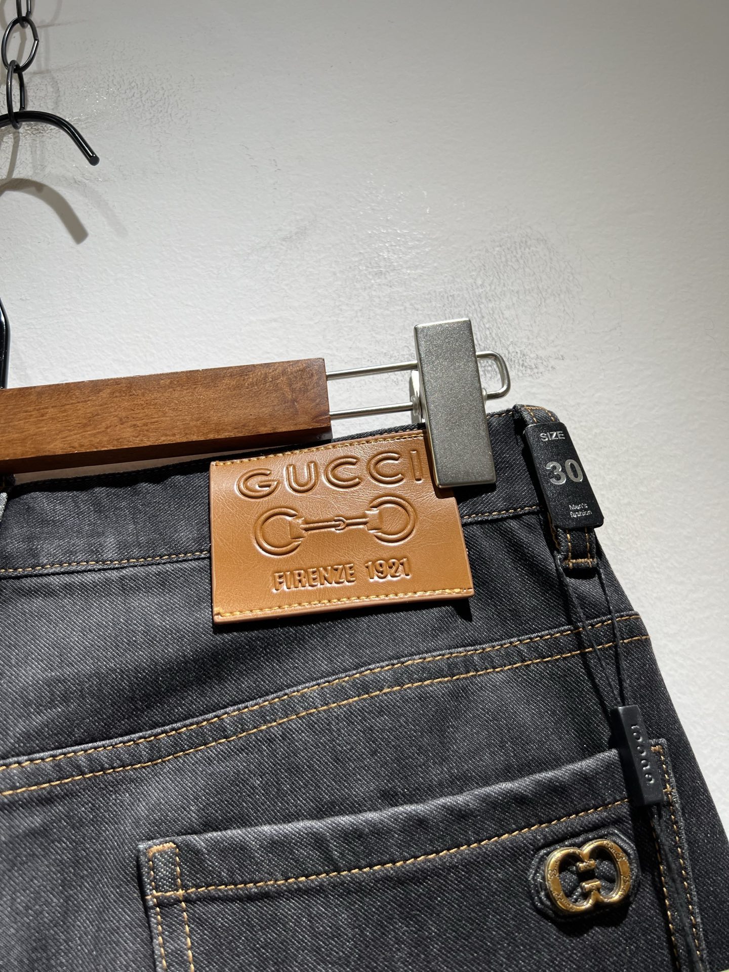   Guc*古奇 2025春夏新品男士高端休闲百搭四季通勤修身剪裁牛仔裤！对于粉丝来说，这样大气的经典设