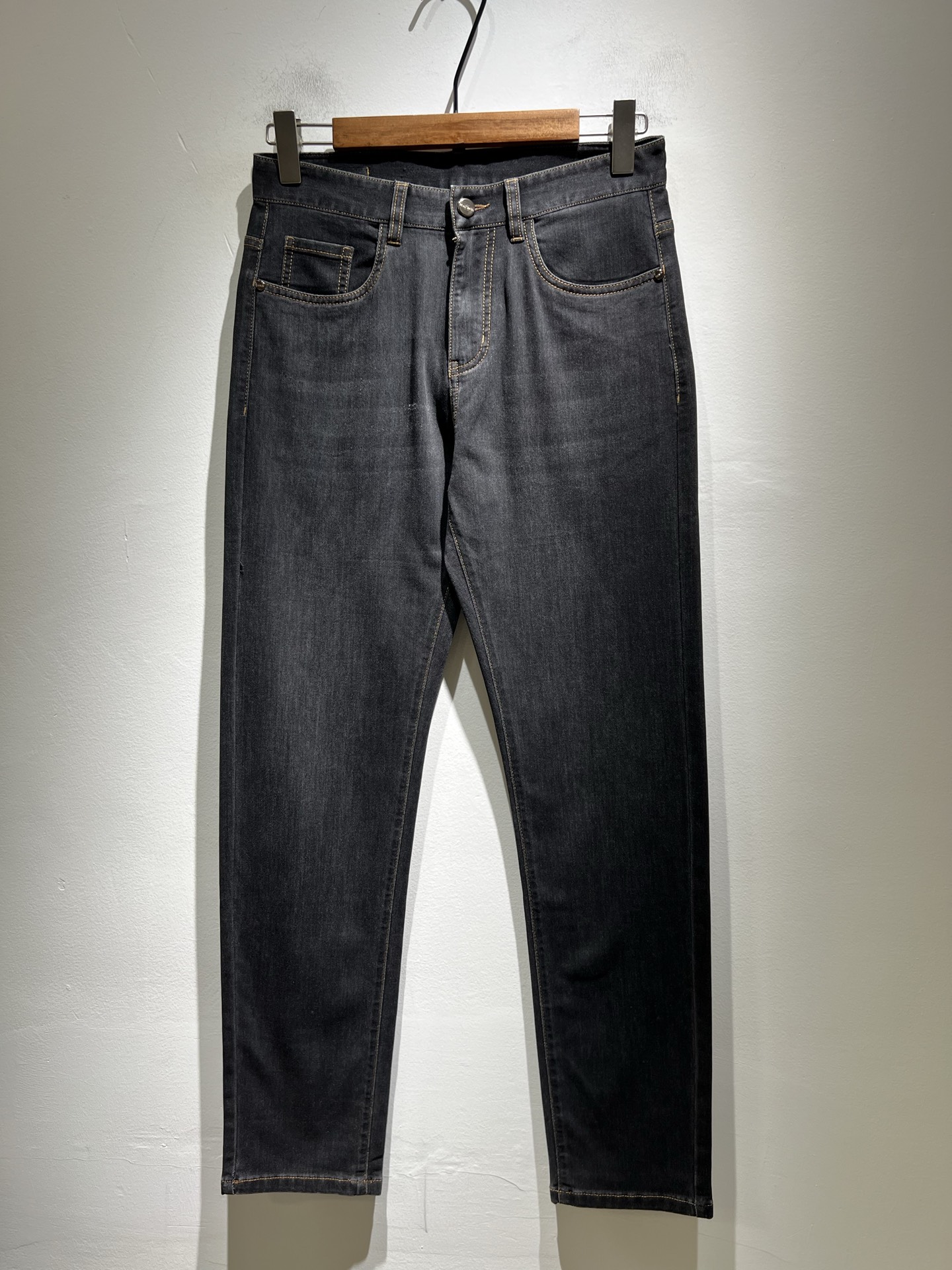   Guc*古奇 2025春夏新品男士高端休闲百搭四季通勤修身剪裁牛仔裤！对于粉丝来说，这样大气的经典设