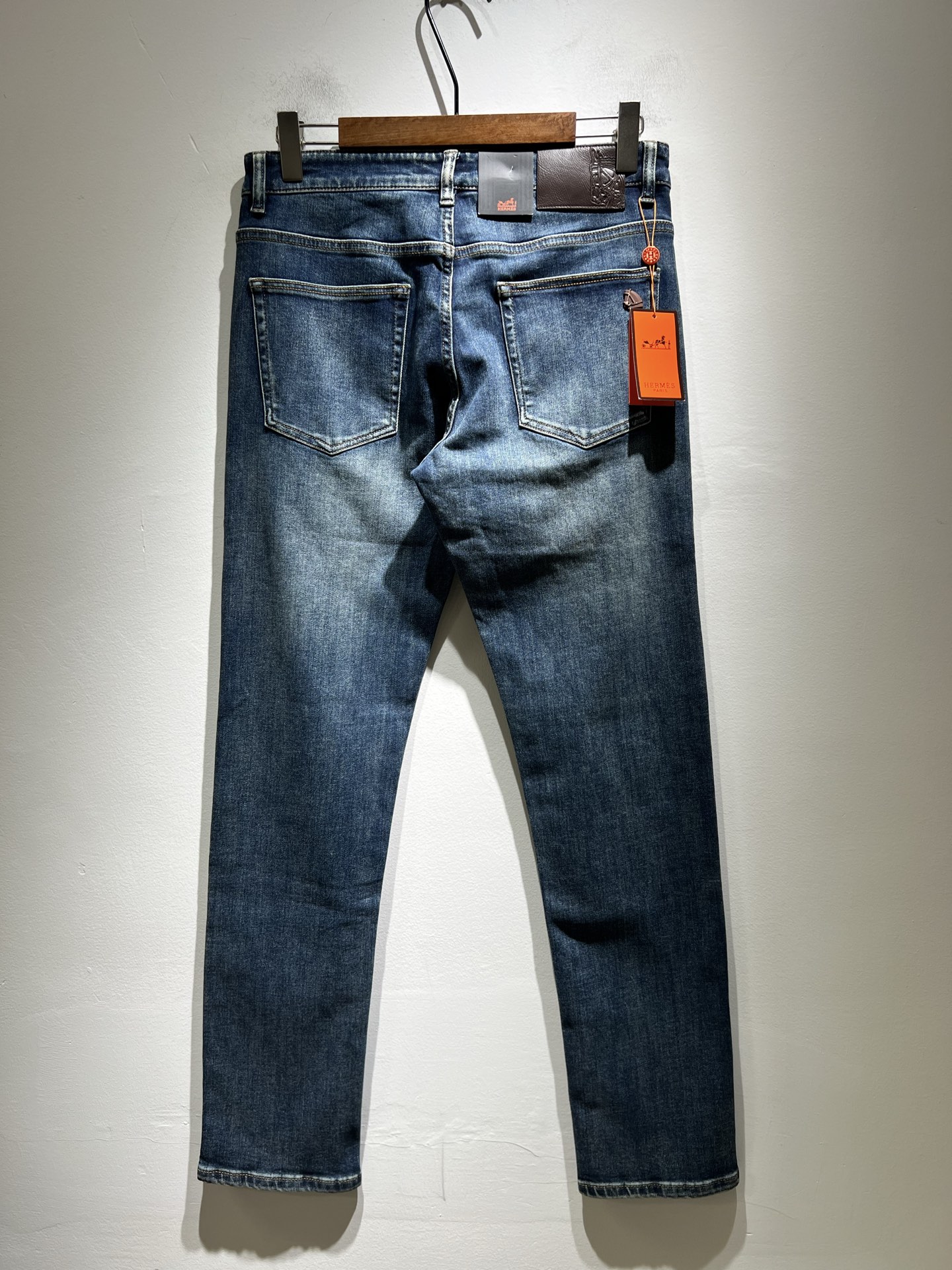   HERM*S   爱*仕 2025春夏男士高端丹宁水洗小直筒牛仔裤 海外贸易公司渠道订单 ！男士修身
