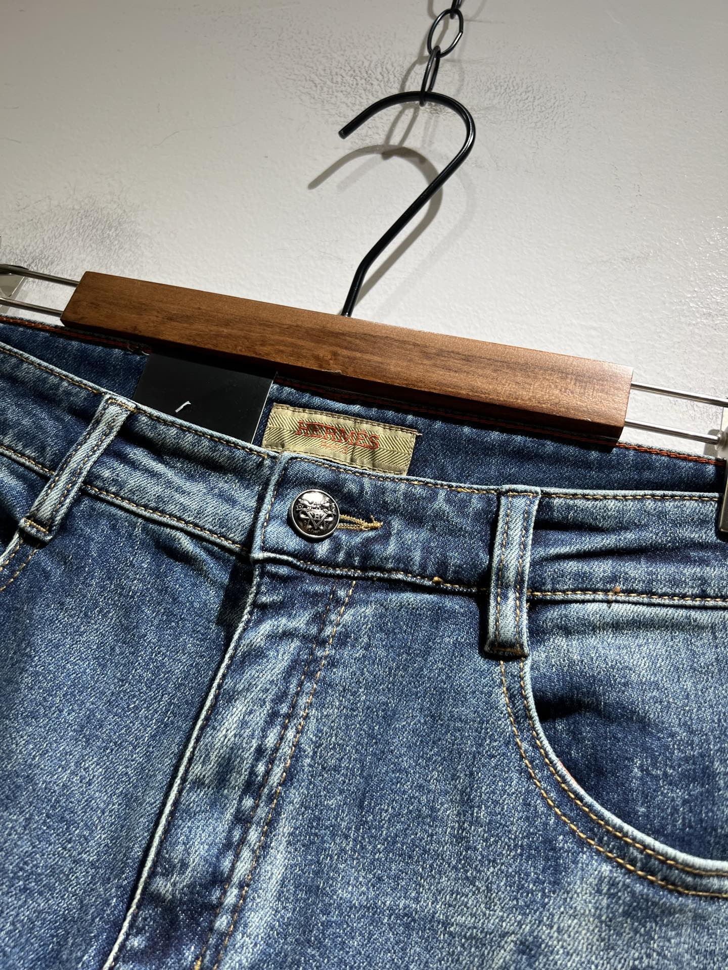   HERM*S   爱*仕 2025春夏男士高端丹宁水洗小直筒牛仔裤 海外贸易公司渠道订单 ！男士修身