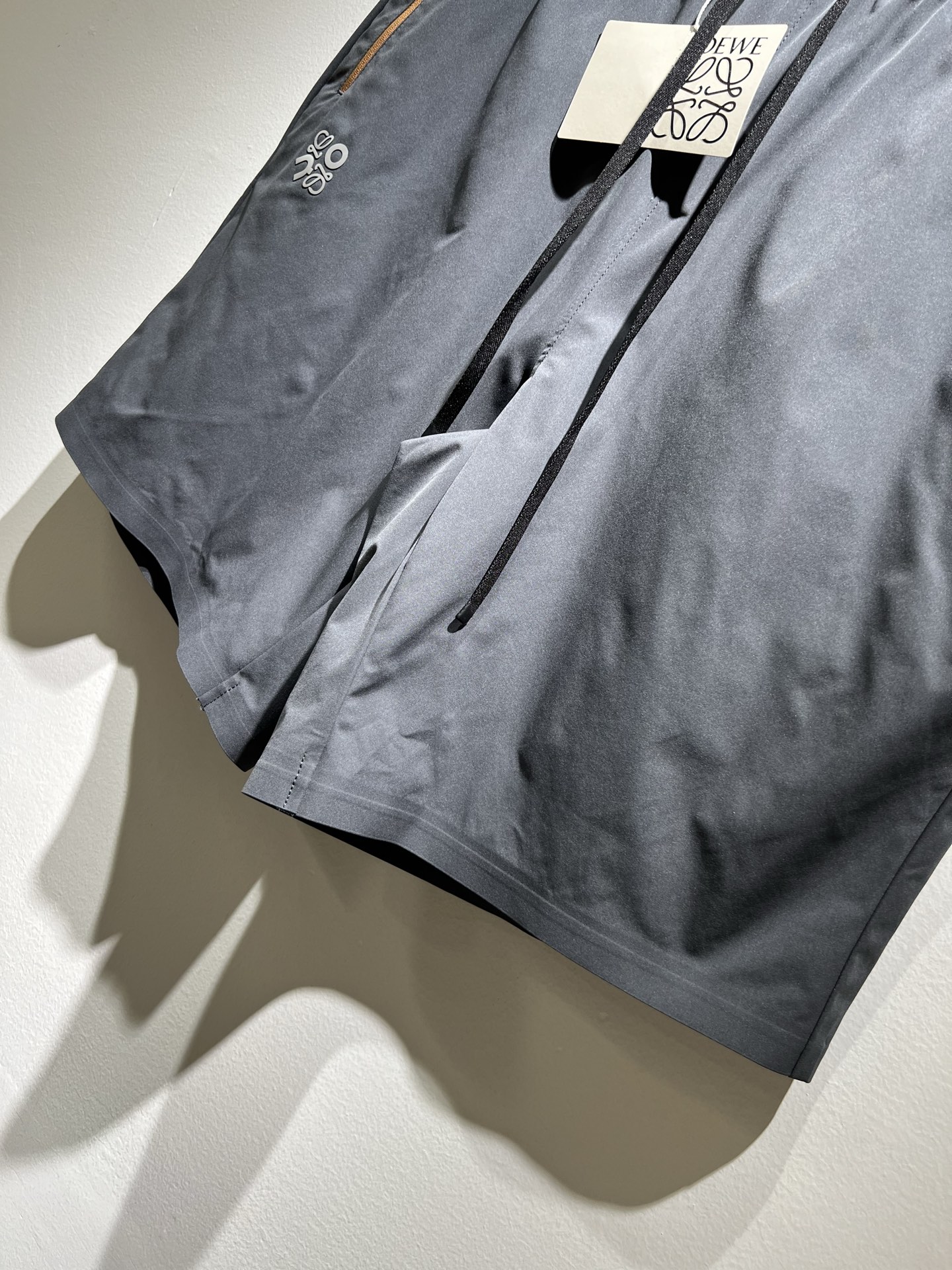  LO*WE/罗*威2025秋冬新品男士时装款高端休闲短裤，香港洋行渠道货，日本原厂出品，纯血统品质，完