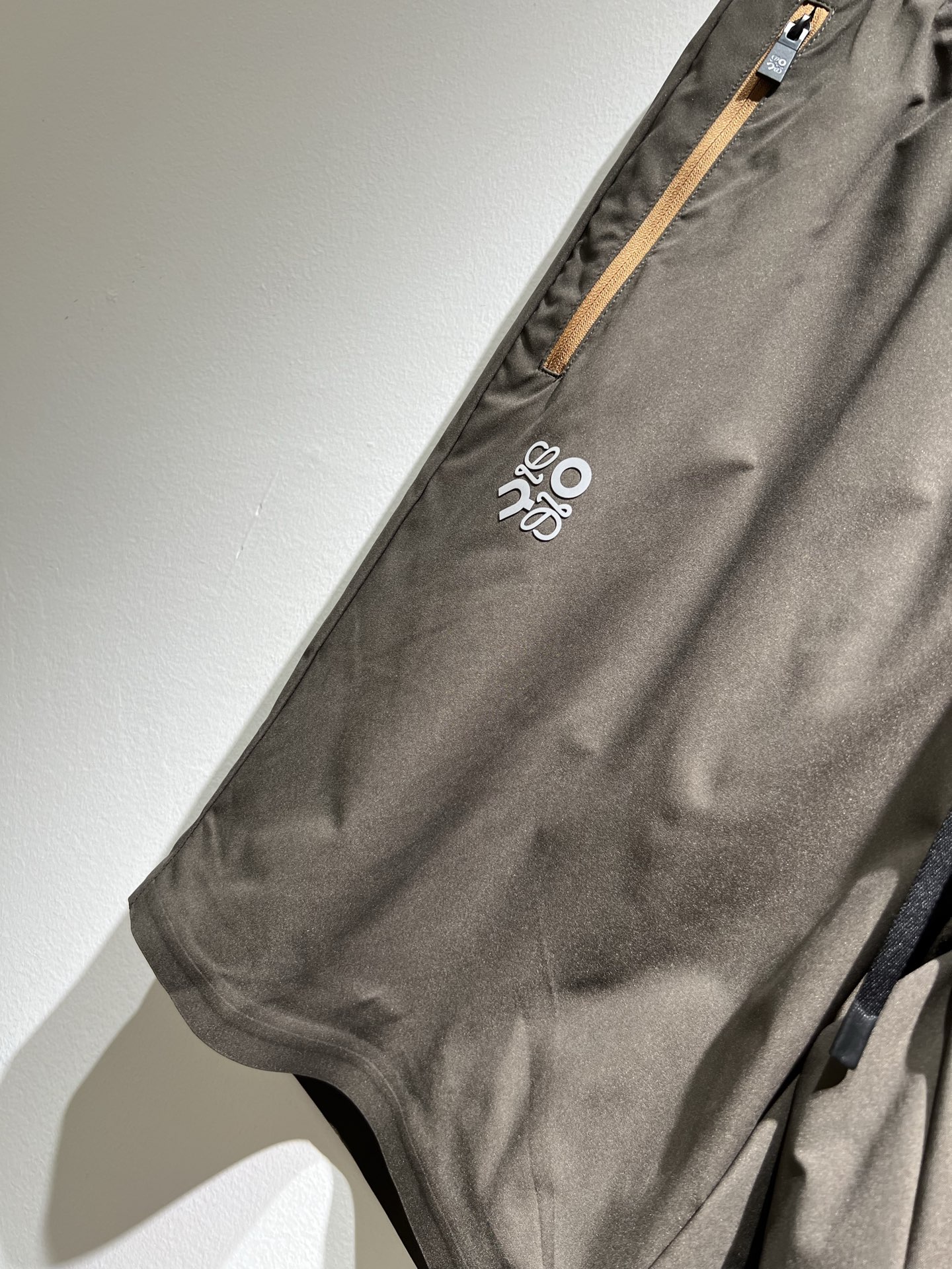  LO*WE/罗*威2025秋冬新品男士时装款高端休闲短裤，香港洋行渠道货，日本原厂出品，纯血统品质，完