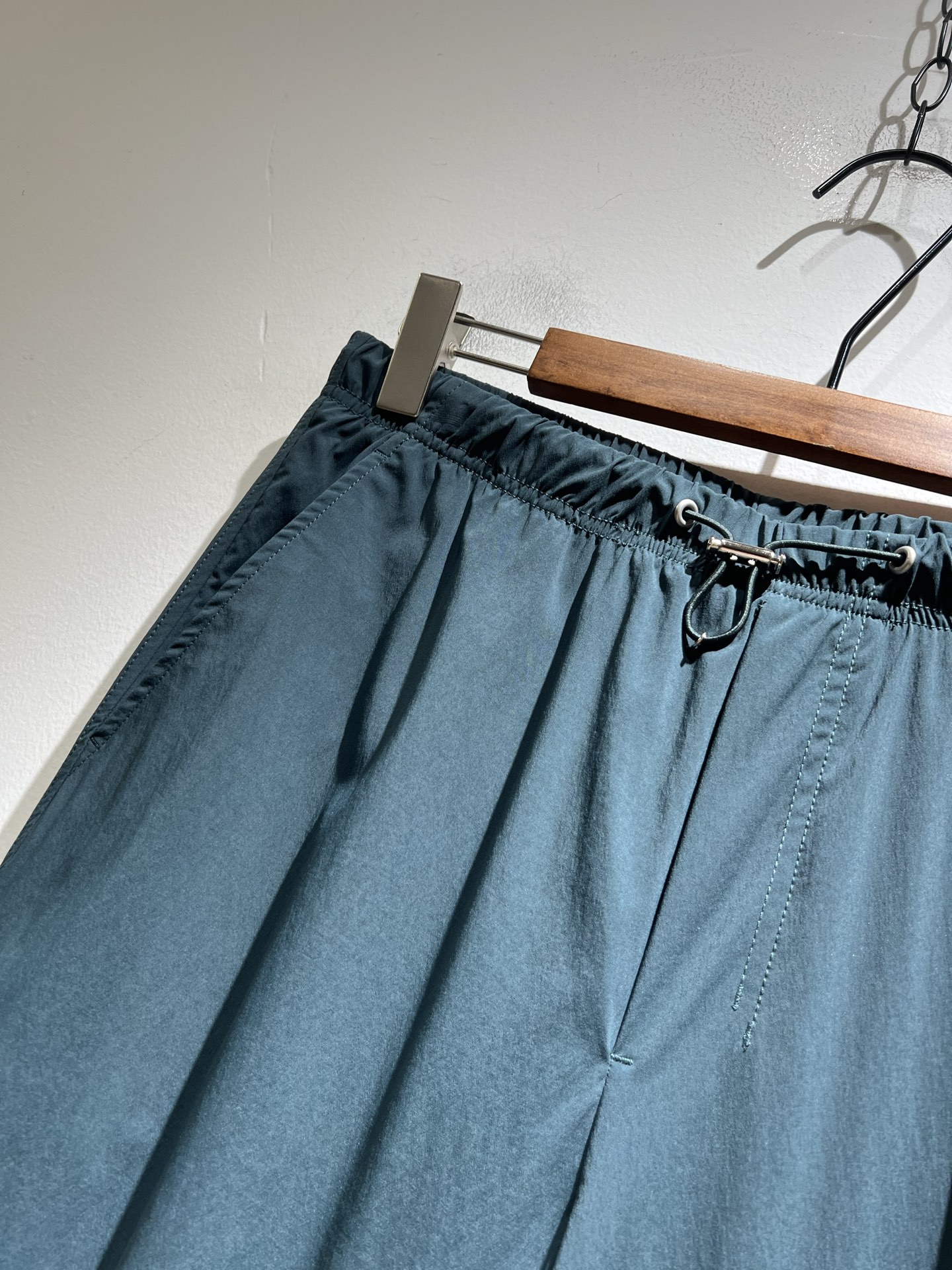   PRA*DA普*达 2025秋冬新款男士休闲休闲裤，高端品质之选……一款休闲裤兼备的百搭裤装，也是男