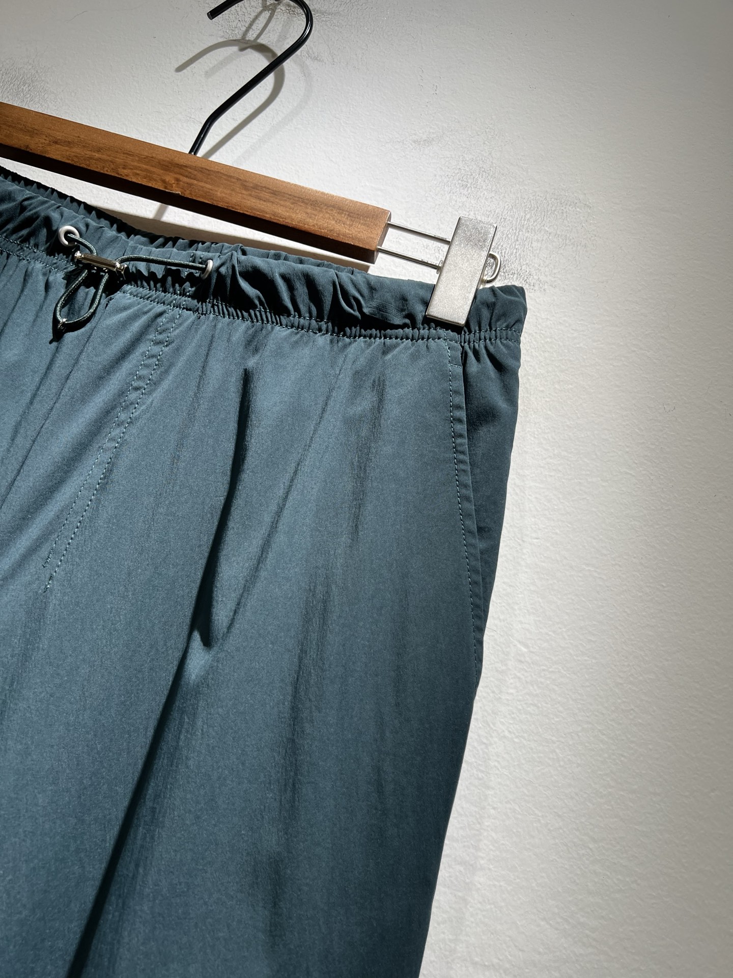   PRA*DA普*达 2025秋冬新款男士休闲休闲裤，高端品质之选……一款休闲裤兼备的百搭裤装，也是男