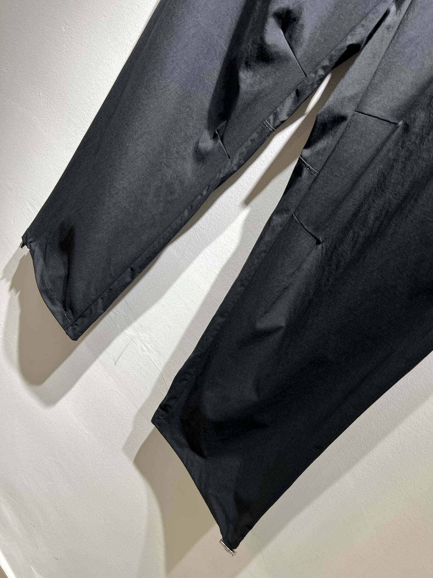   PRA*DA普*达 2025秋冬新款男士休闲休闲裤，高端品质之选……一款休闲裤兼备的百搭裤装，也是男