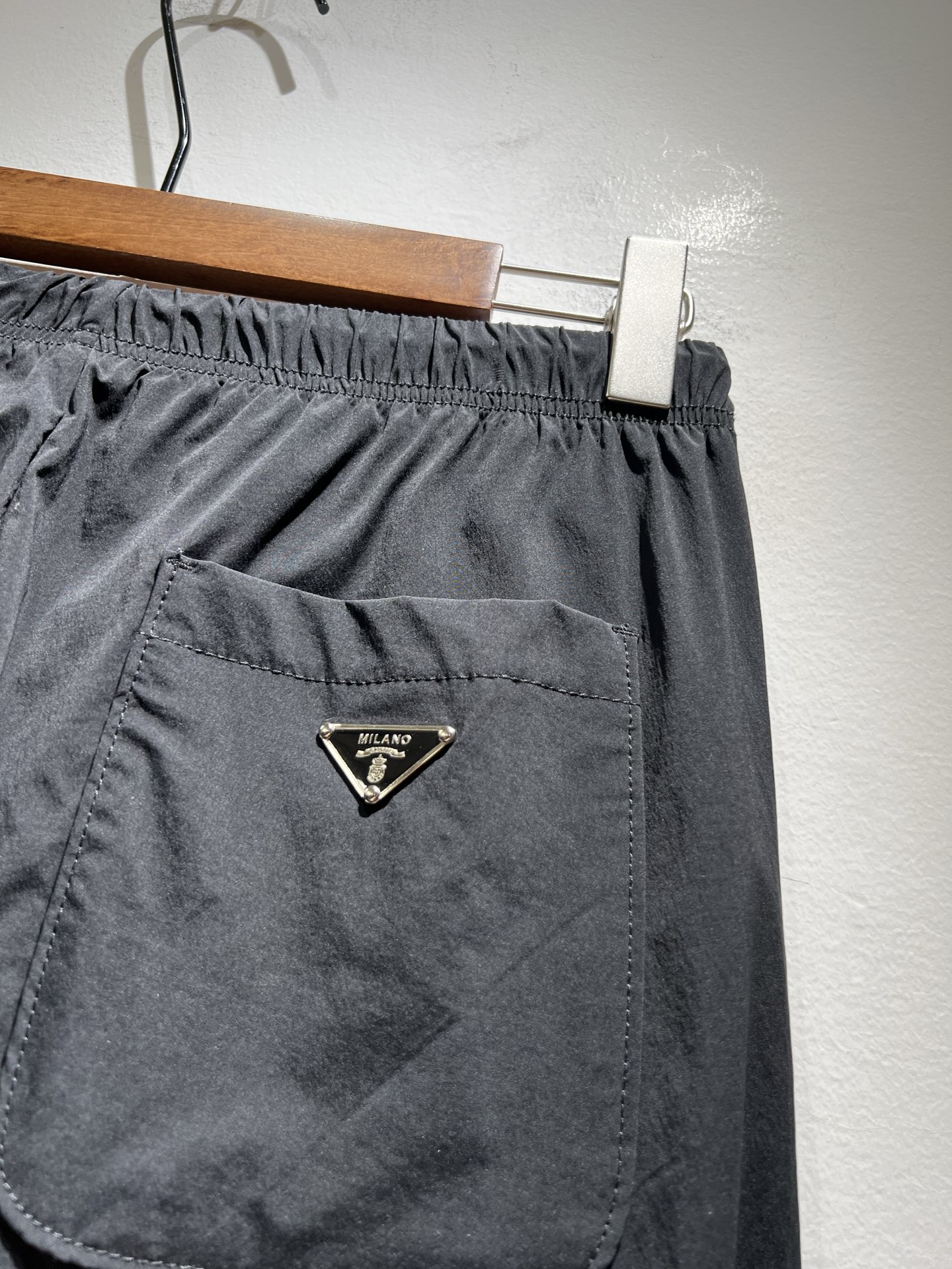   PRA*DA普*达 2025秋冬新款男士休闲休闲裤，高端品质之选……一款休闲裤兼备的百搭裤装，也是男