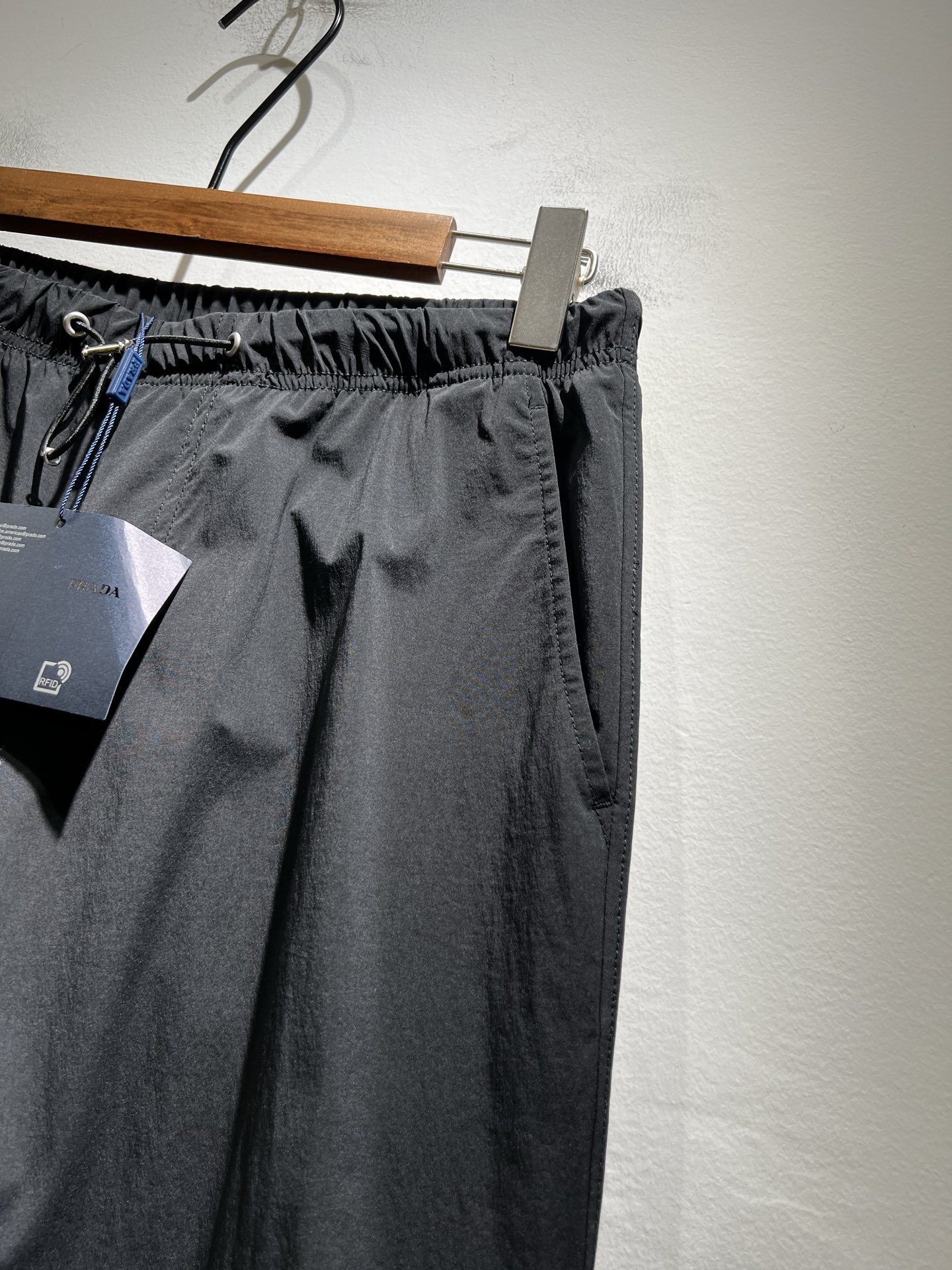   PRA*DA普*达 2025秋冬新款男士休闲休闲裤，高端品质之选……一款休闲裤兼备的百搭裤装，也是男