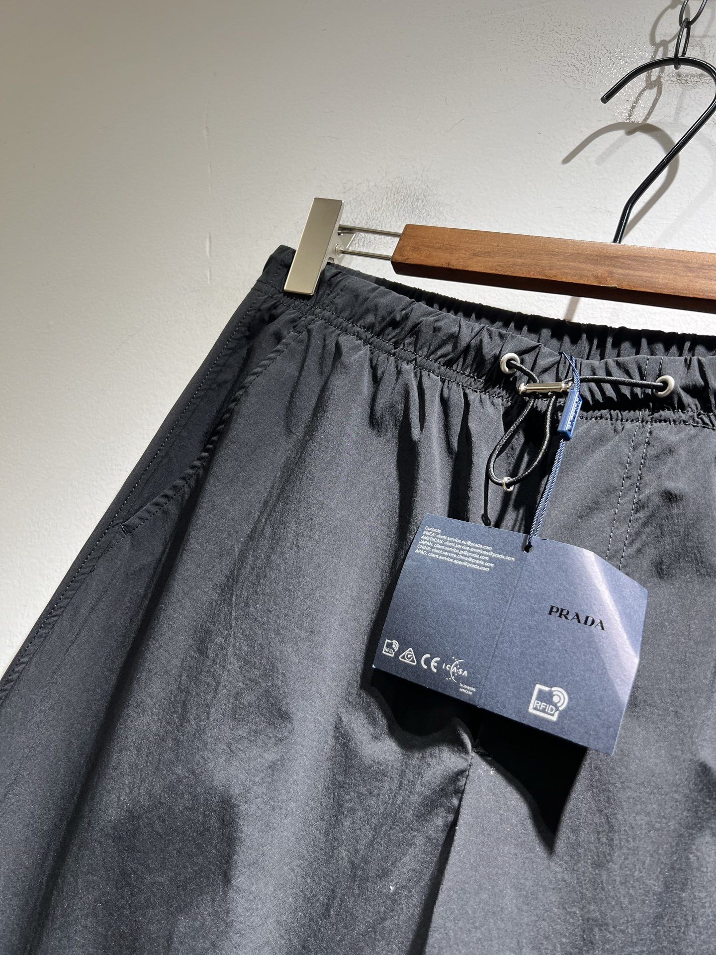   PRA*DA普*达 2025秋冬新款男士休闲休闲裤，高端品质之选……一款休闲裤兼备的百搭裤装，也是男