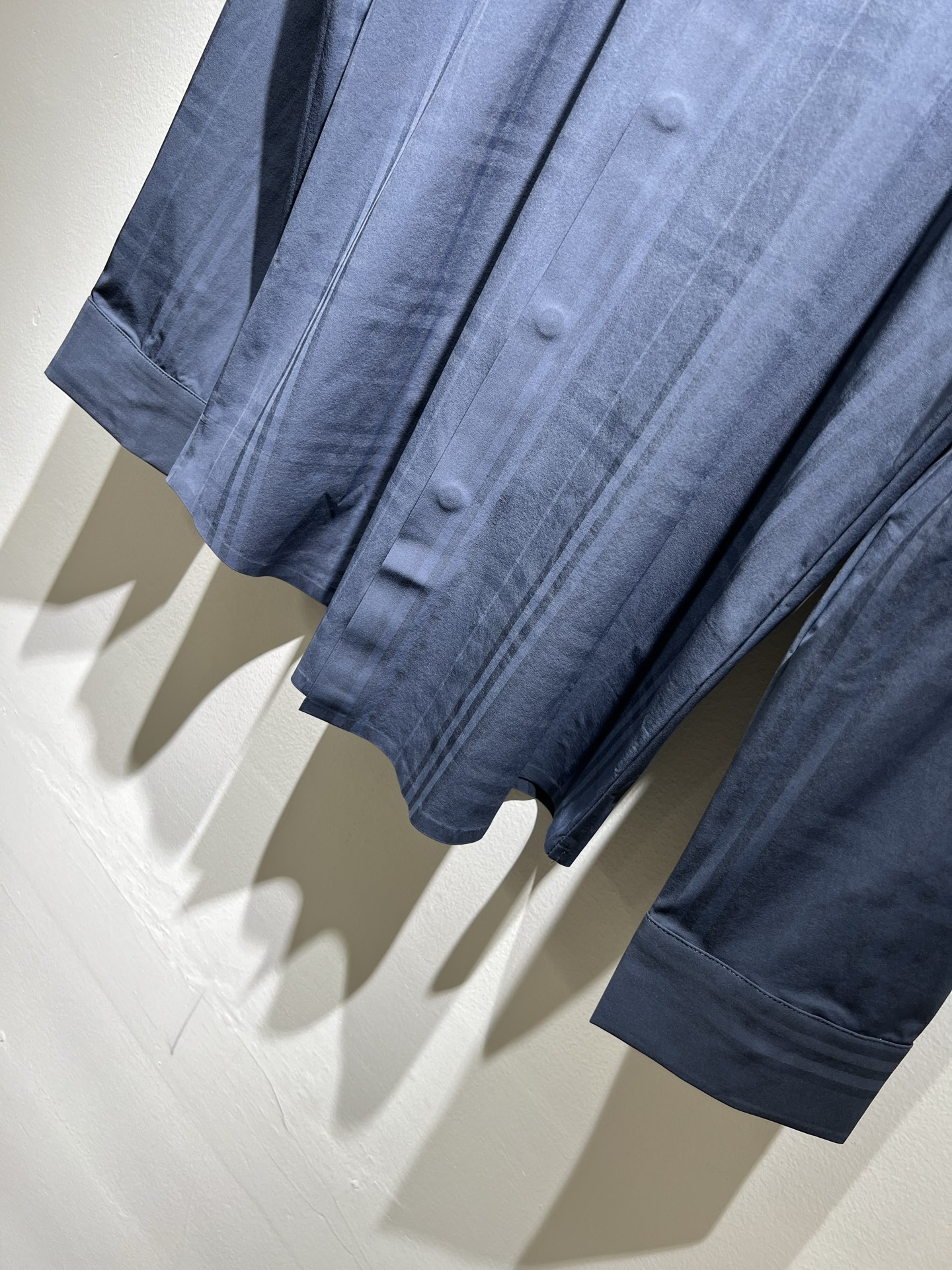 Bur*erry 巴*莉 2025秋冬新款男士无痕格子衬衣，品牌最新设计元素！既不单调也不复杂,恰到好处