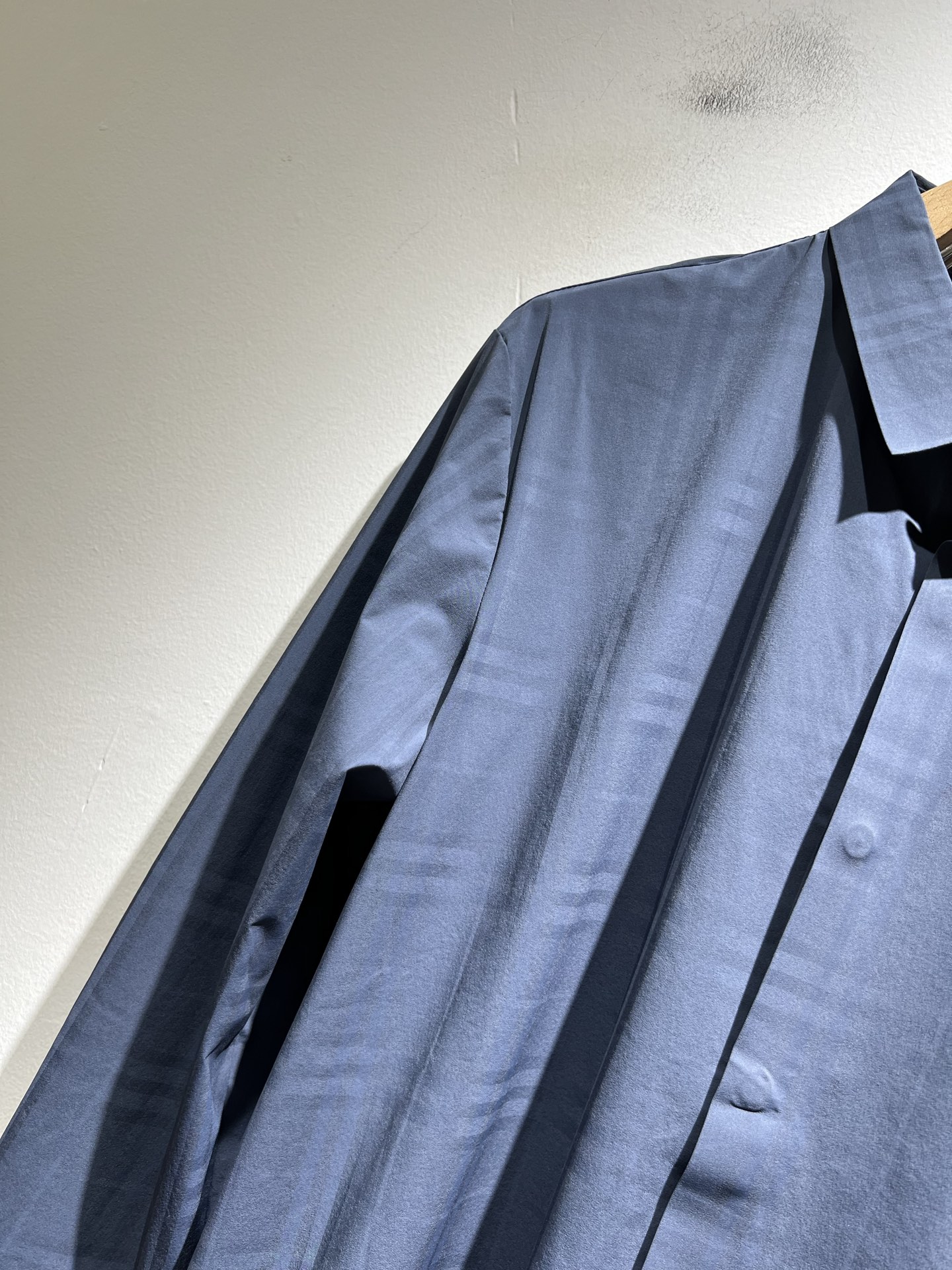 Bur*erry 巴*莉 2025秋冬新款男士无痕格子衬衣，品牌最新设计元素！既不单调也不复杂,恰到好处