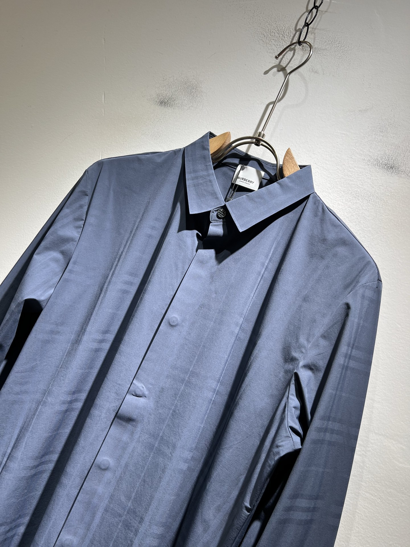 Bur*erry 巴*莉 2025秋冬新款男士无痕格子衬衣，品牌最新设计元素！既不单调也不复杂,恰到好处