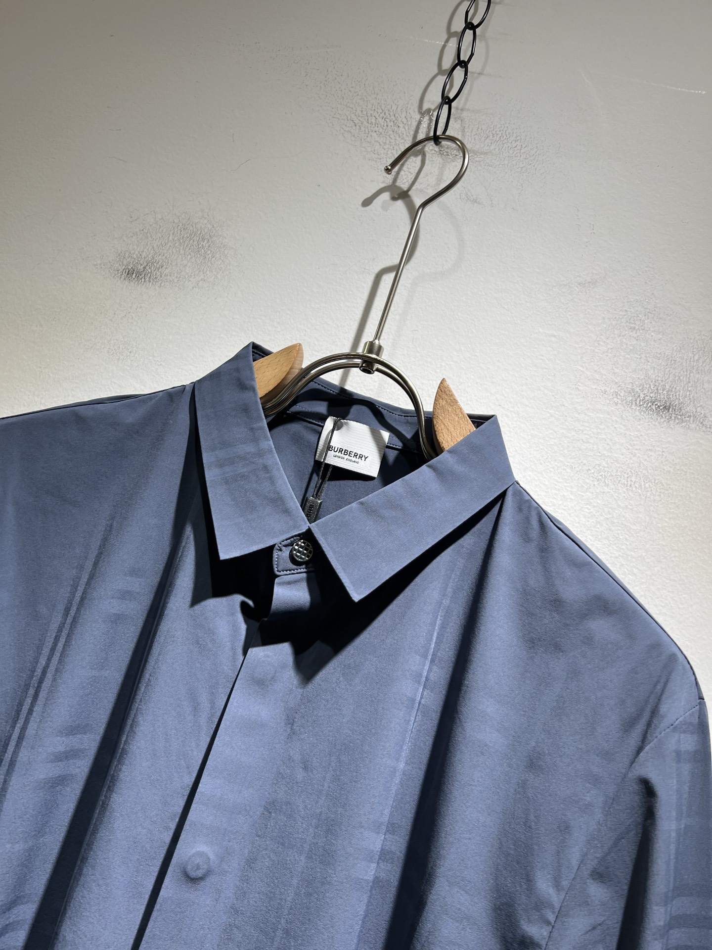 Bur*erry 巴*莉 2025秋冬新款男士无痕格子衬衣，品牌最新设计元素！既不单调也不复杂,恰到好处