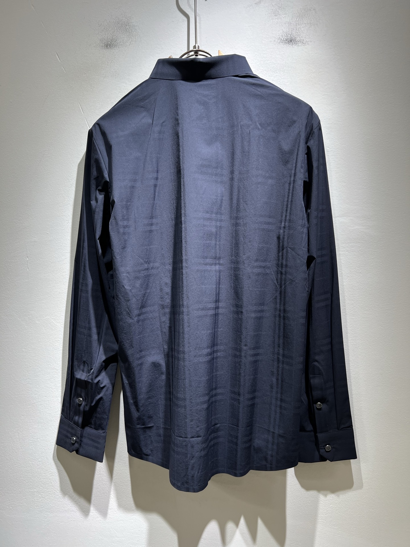 Bur*erry 巴*莉 2025秋冬新款男士无痕格子衬衣，品牌最新设计元素！既不单调也不复杂,恰到好处