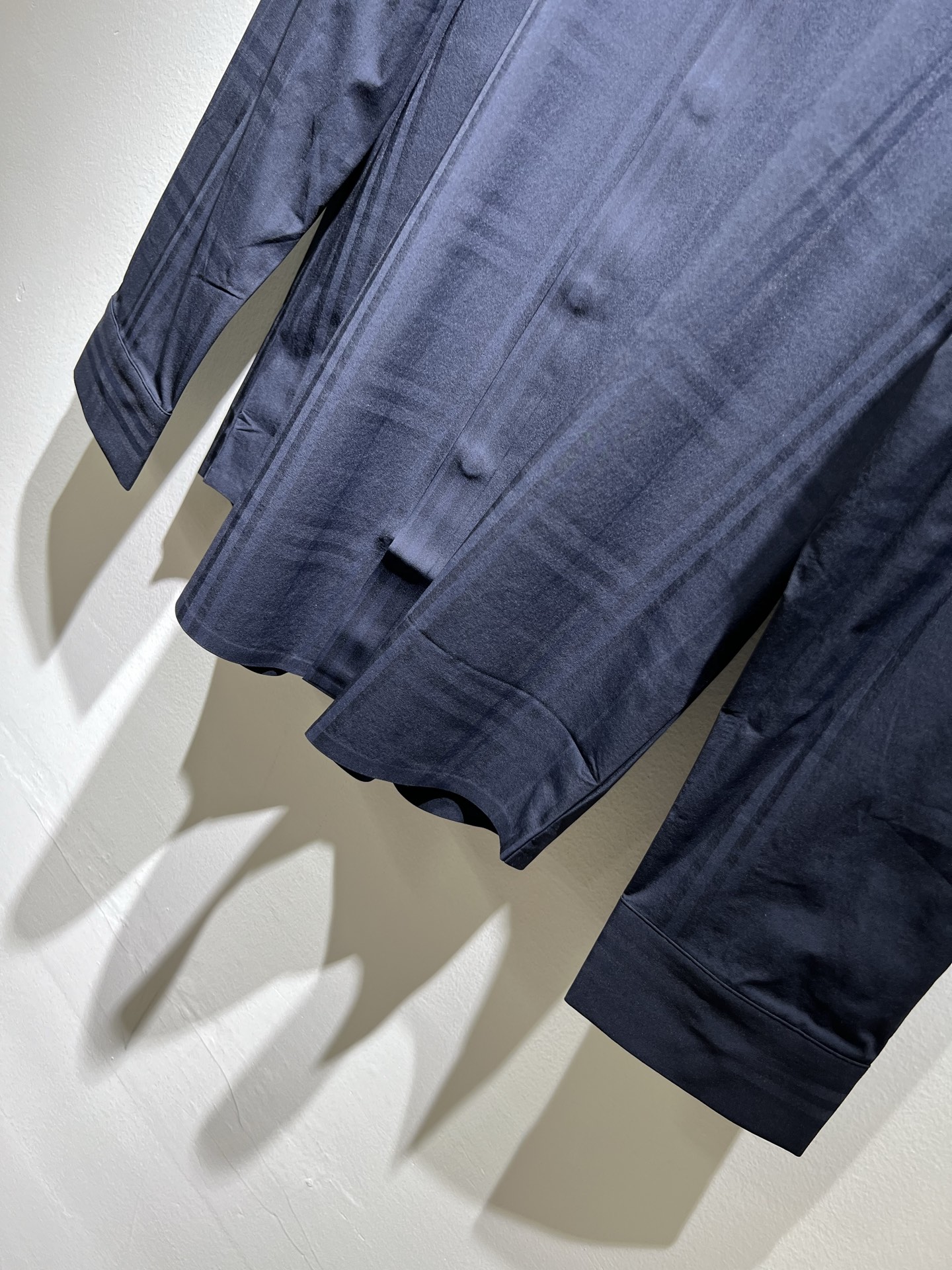 Bur*erry 巴*莉 2025秋冬新款男士无痕格子衬衣，品牌最新设计元素！既不单调也不复杂,恰到好处