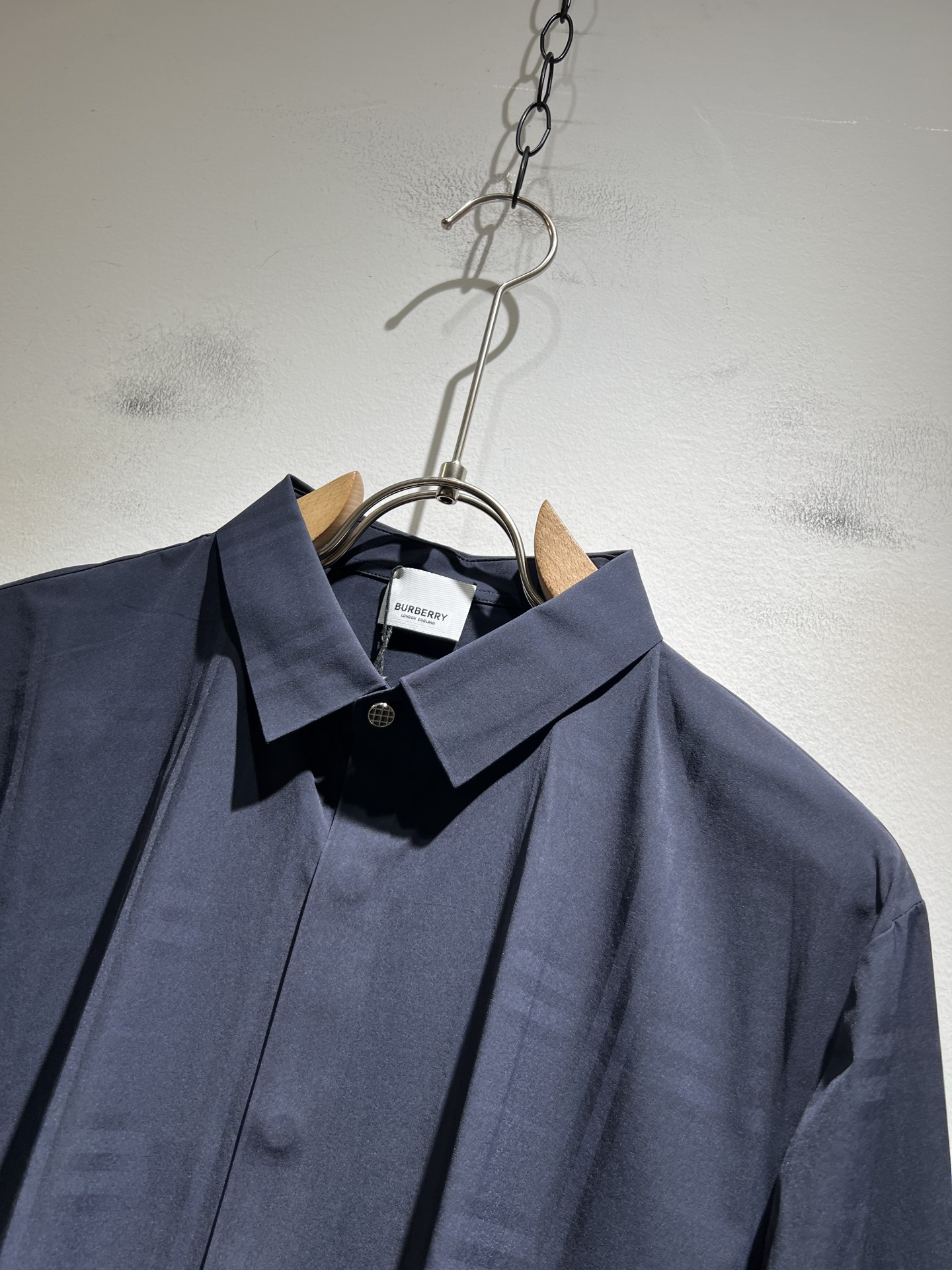 Bur*erry 巴*莉 2025秋冬新款男士无痕格子衬衣，品牌最新设计元素！既不单调也不复杂,恰到好处