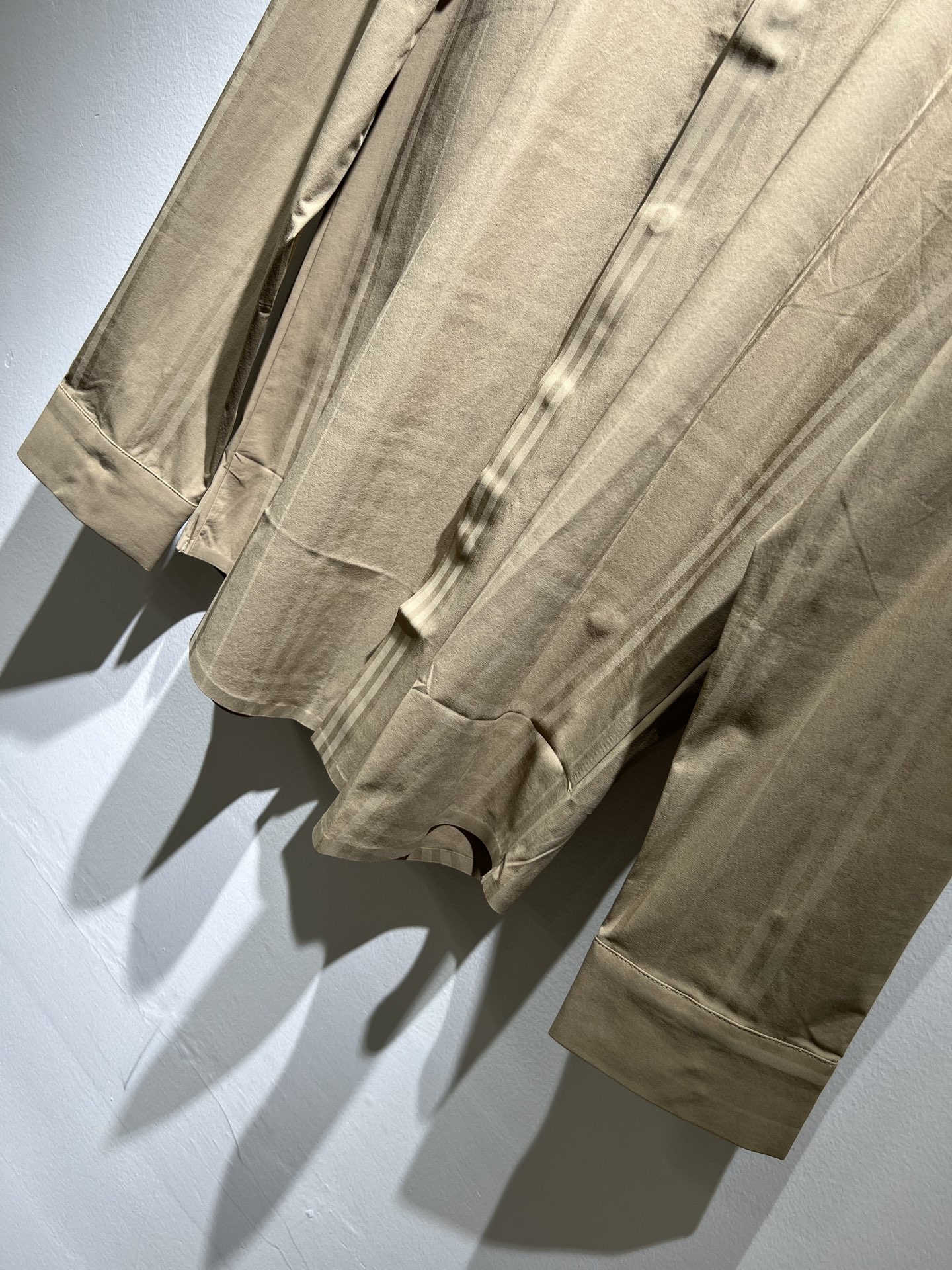 Bur*erry 巴*莉 2025秋冬新款男士无痕格子衬衣，品牌最新设计元素！既不单调也不复杂,恰到好处