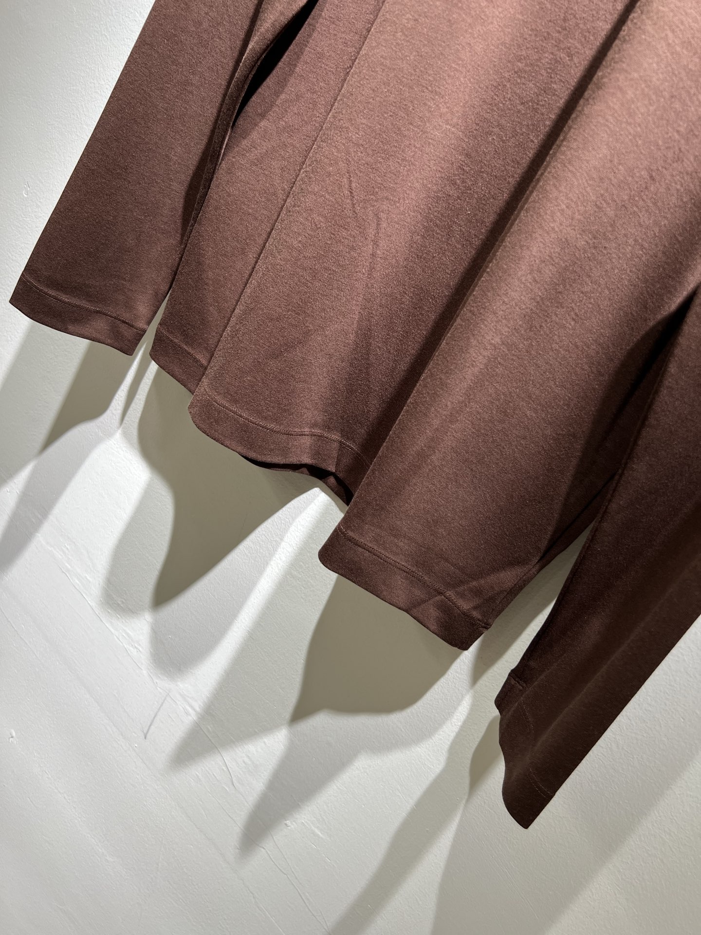  Bur*erry 巴*莉 2025秋冬新款男士打底衫，品牌最新设计元素！既不单调也不复杂,恰到好处的展