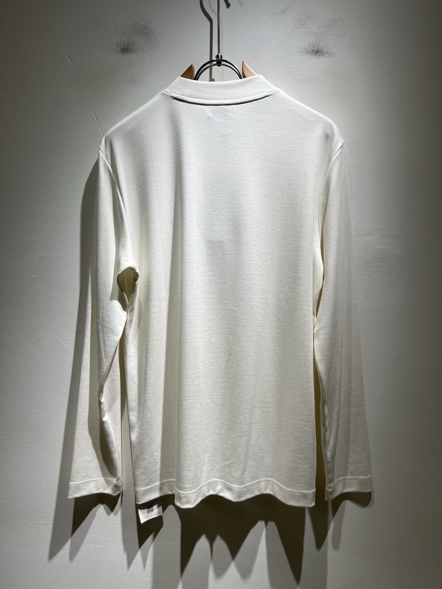  Bur*erry 巴*莉 2025秋冬新款男士打底衫，品牌最新设计元素！既不单调也不复杂,恰到好处的展