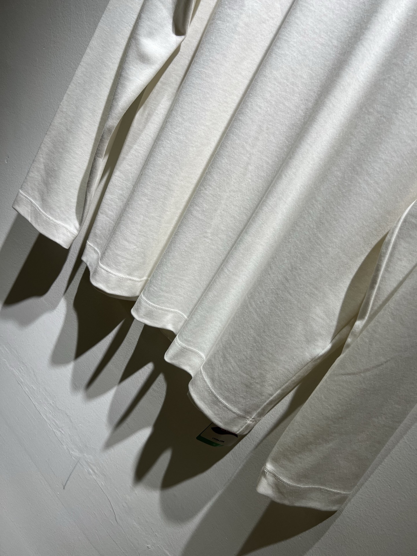  Bur*erry 巴*莉 2025秋冬新款男士打底衫，品牌最新设计元素！既不单调也不复杂,恰到好处的展