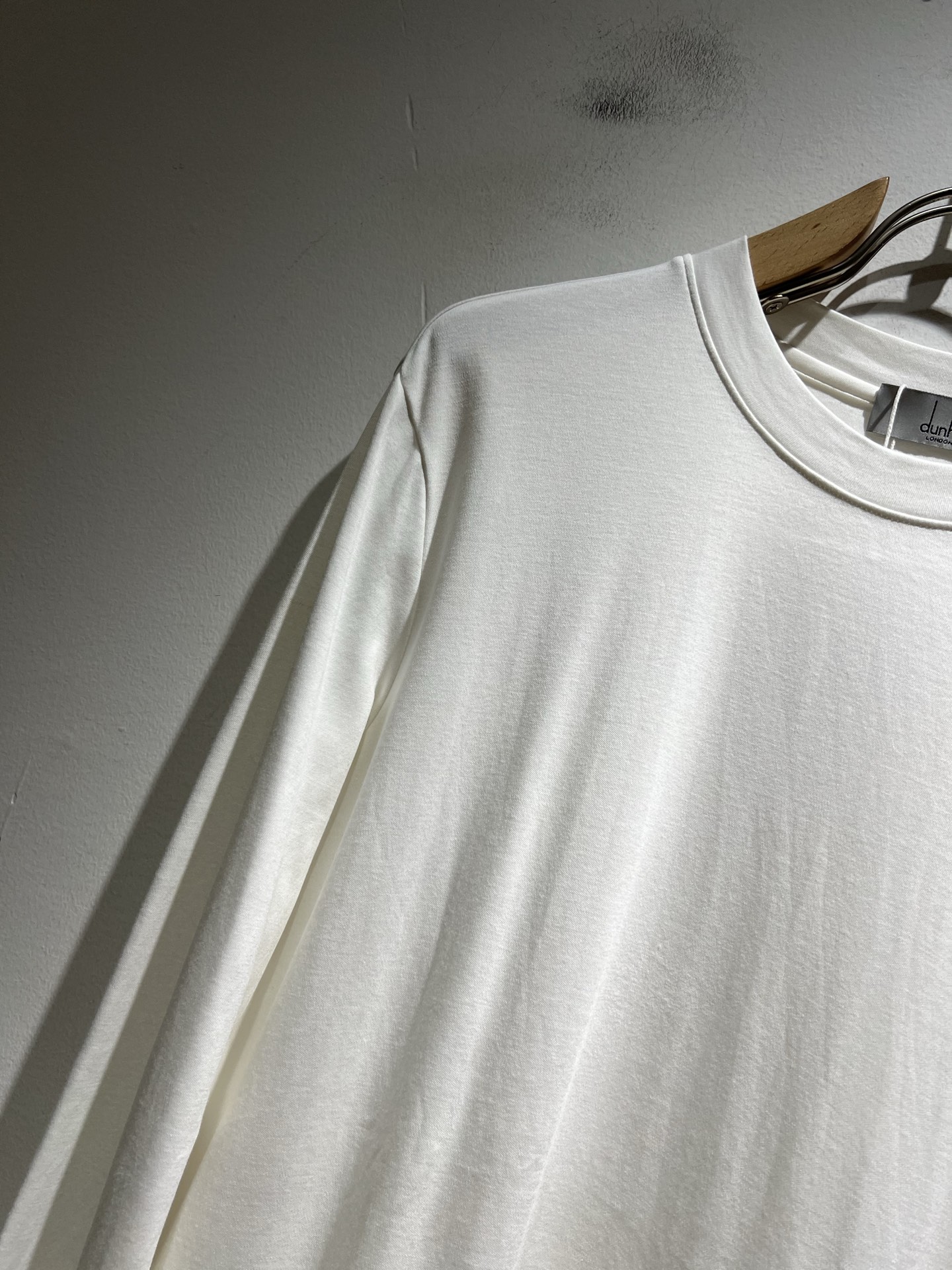  dunhill 喜登路2025秋冬新品男士休闲长袖打底衫，外贸公司订单！经典的专有织物之一！ 胸前lo