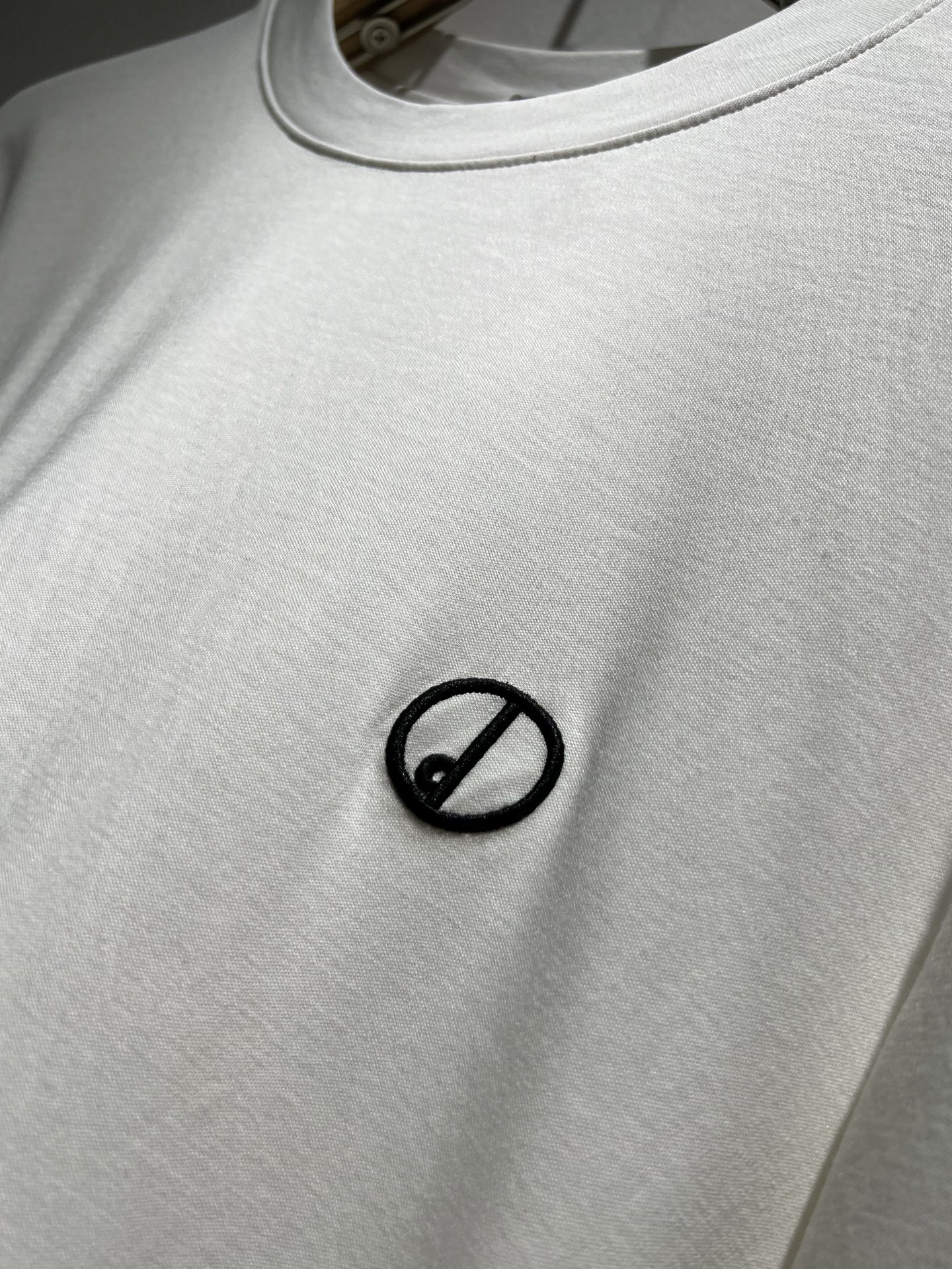  dunhill 喜登路2025秋冬新品男士休闲长袖打底衫，外贸公司订单！经典的专有织物之一！ 胸前lo