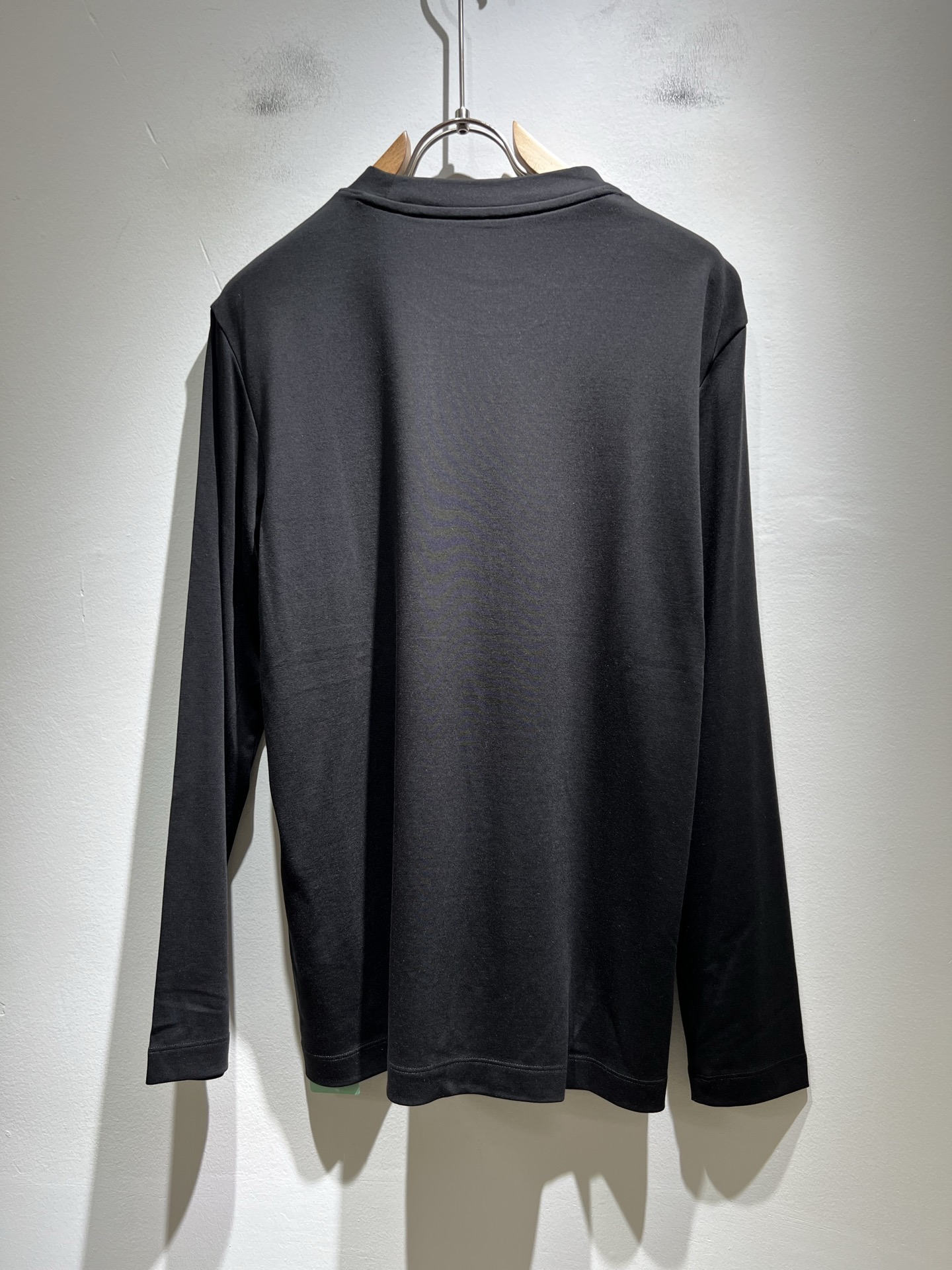  dunhill 喜登路2025秋冬新品男士休闲长袖打底衫，外贸公司订单！经典的专有织物之一！ 胸前lo