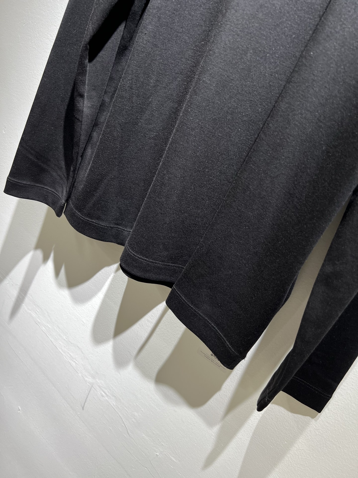  dunhill 喜登路2025秋冬新品男士休闲长袖打底衫，外贸公司订单！经典的专有织物之一！ 胸前lo