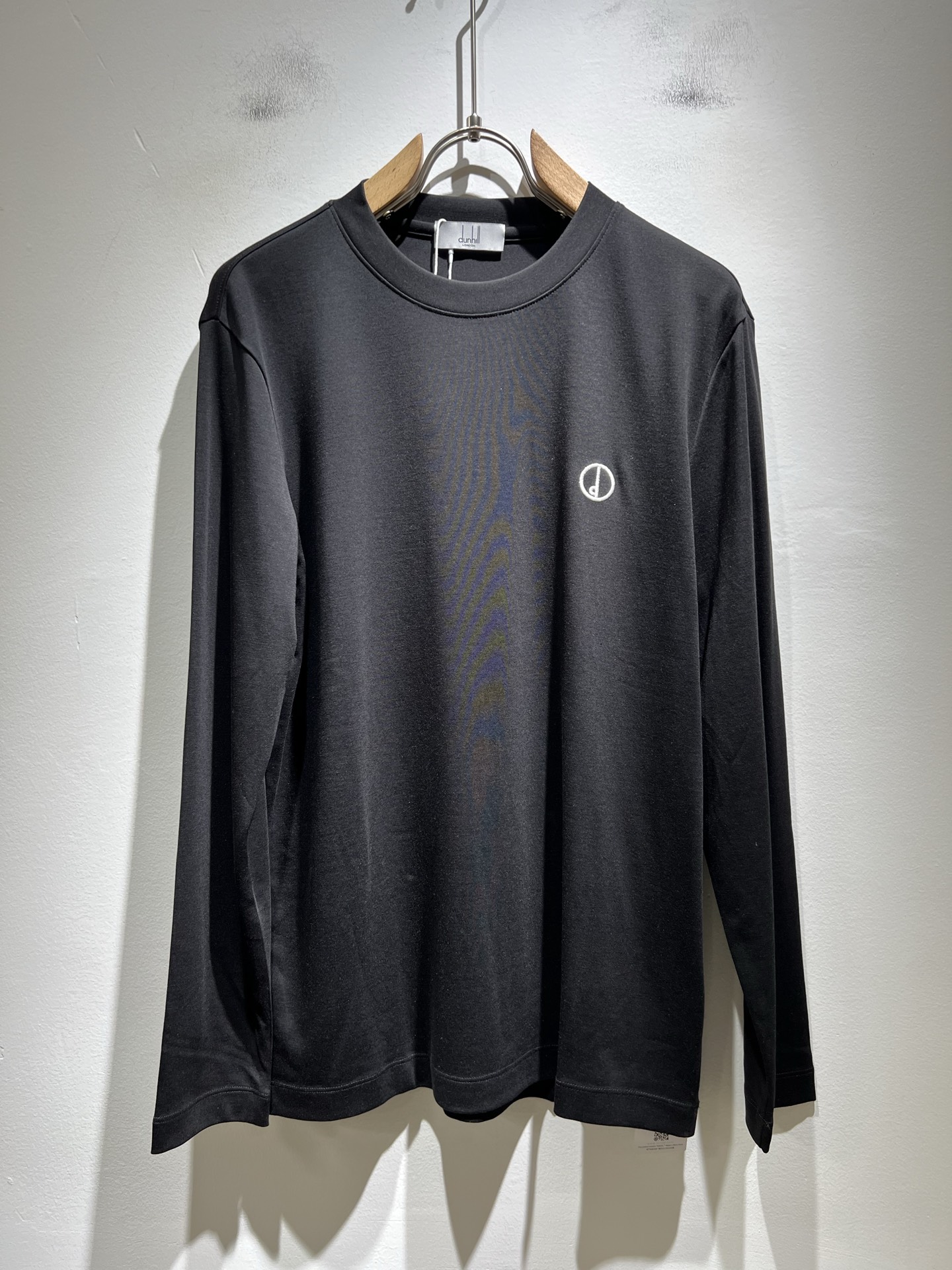 NO:513335,dunhill Sheden Road 2025 autumn and winter new products for men's casual long-sleeved base shirt, foreign trade company orders!  One of the classic proprietary fabrics!  Embroidery design on chest logo pattern!  Customized original pure cotton fabric!  The touch is soft and delicate, but the shape is straight and stylish!  Extremely luxurious details... Perfectly interpret high-quality quality. Size M-3XL, alexander wang19860909dunhill 喜登路2025秋冬新品男士休闲长袖打底衫,外贸公司订单！经典的专有织物之一！ 胸前logo图案刺绣设计！定制原版纯棉棉面料！触感又柔软细腻、但型态又笔挺有型！ 细节奢华极致… 完美演绎高品质品相.尺码M-3XL,,alexander wang,Men's clothing