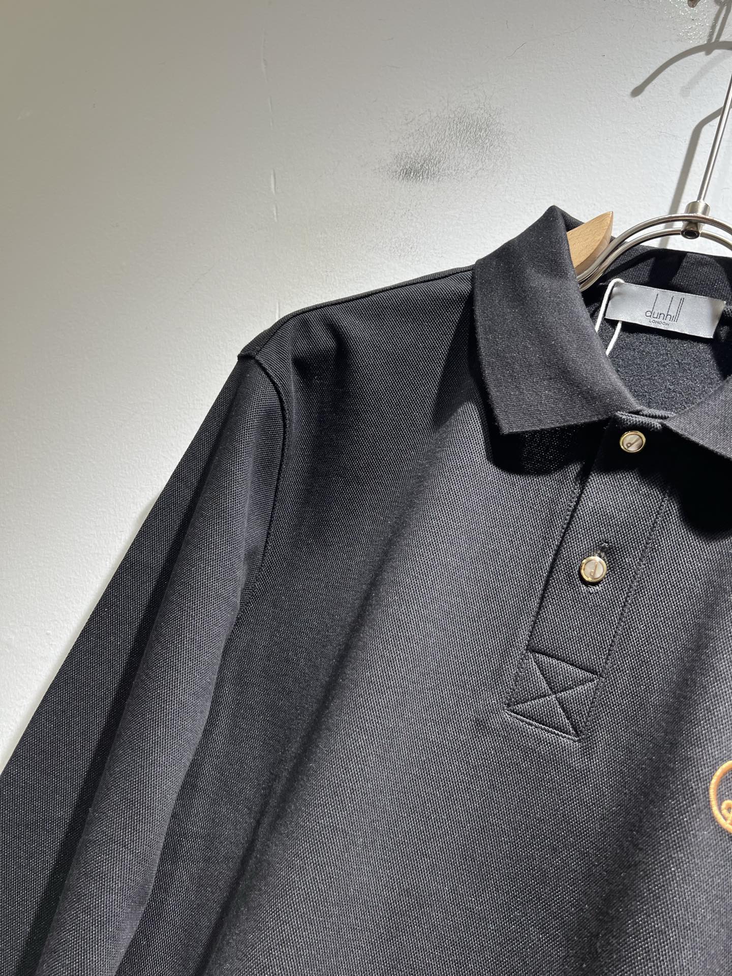  dunhill 喜登路2025秋冬新品男士休闲长袖Polo衫，外贸公司订单！经典的专有织物之一！ 胸前
