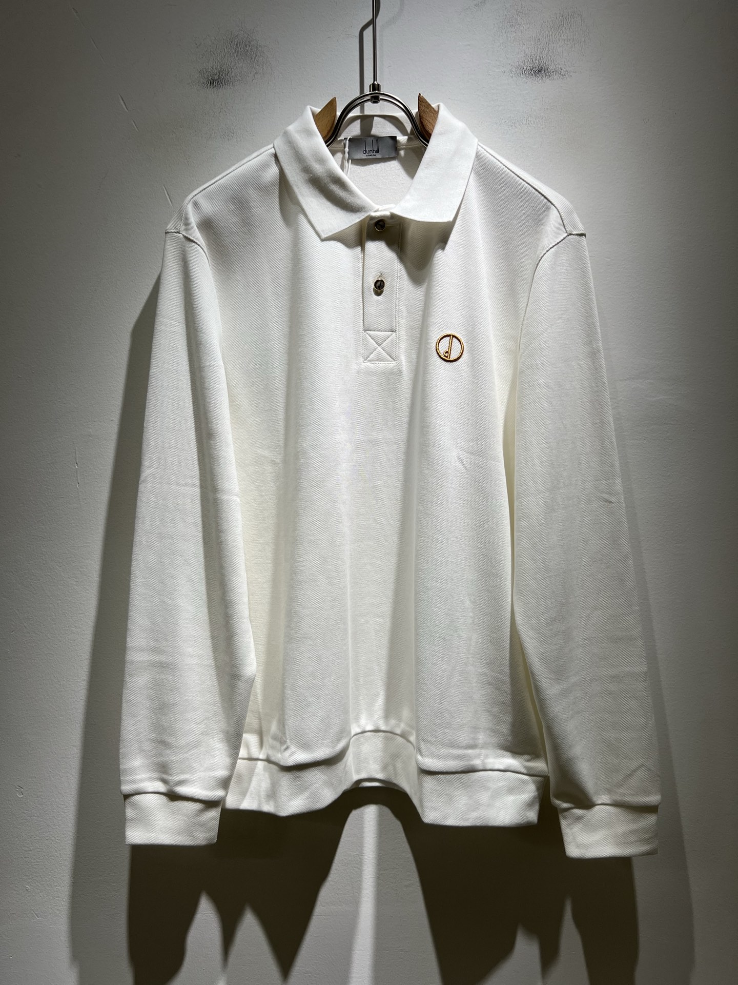 NO:513329,dunhill Sheden Road 2025 autumn and winter new products for men's casual long-sleeved Polo shirt, foreign trade company order!  One of the classic proprietary fabrics!  Embroidery design on chest logo pattern!  Customized original bead flooring fabric!  The touch is soft and delicate, but the shape is straight and stylish!  Extremely luxurious details... Perfectly interpret high-quality quality. Size M-3XL, alexander wang19860909dunhill 喜登路2025秋冬新品男士休闲长袖Polo衫,外贸公司订单！经典的专有织物之一！ 胸前logo图案刺绣设计！定制原版珠地棉面料！触感又柔软细腻、但型态又笔挺有型！ 细节奢华极致… 完美演绎高品质品相.尺码M-3XL,,alexander wang,Men's clothing