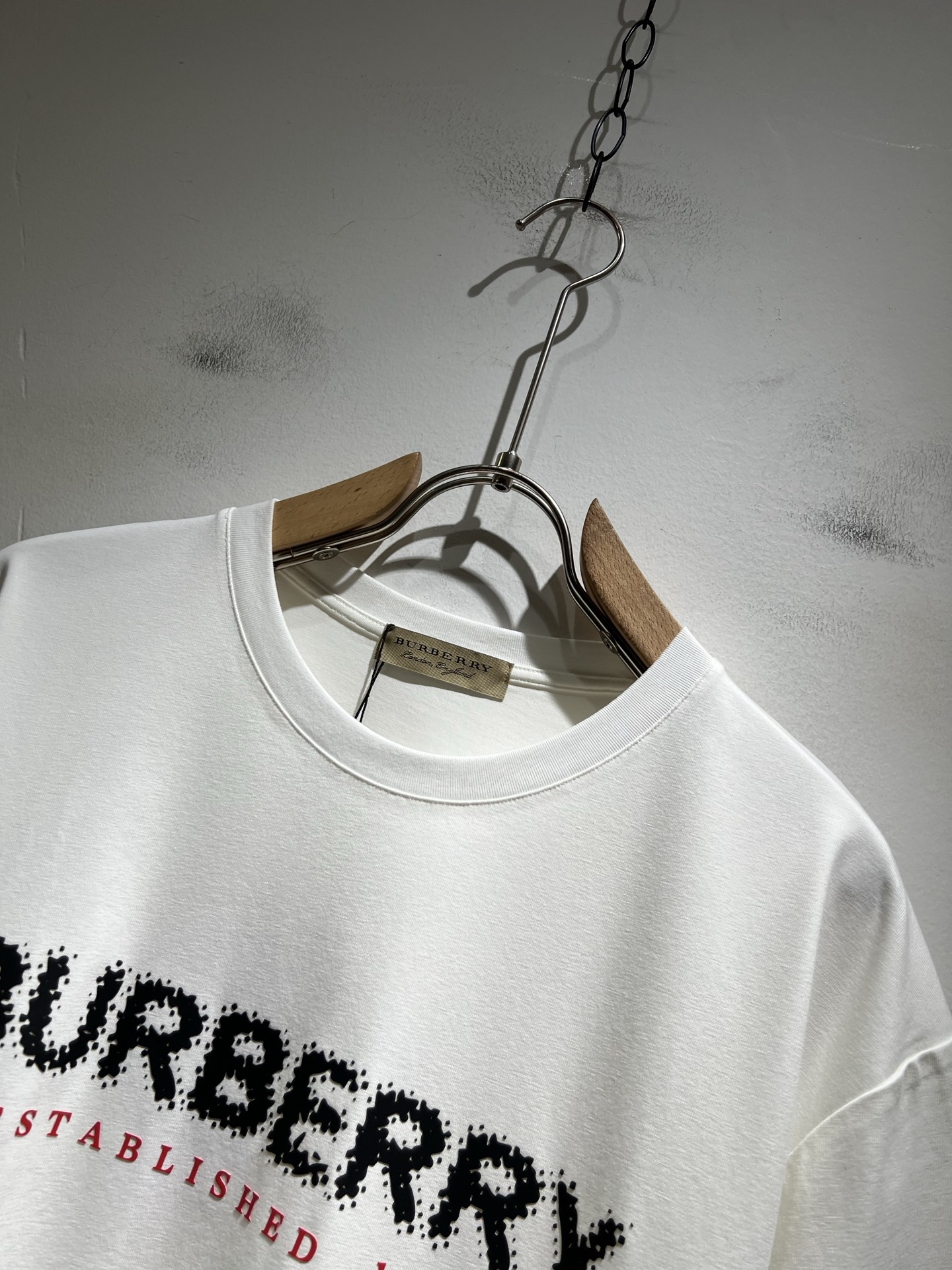   BURBER*Y巴*莉2025春夏新品男女同款👫短袖T恤，重磅来袭，最近比较火热的环保纯棉面料制作而