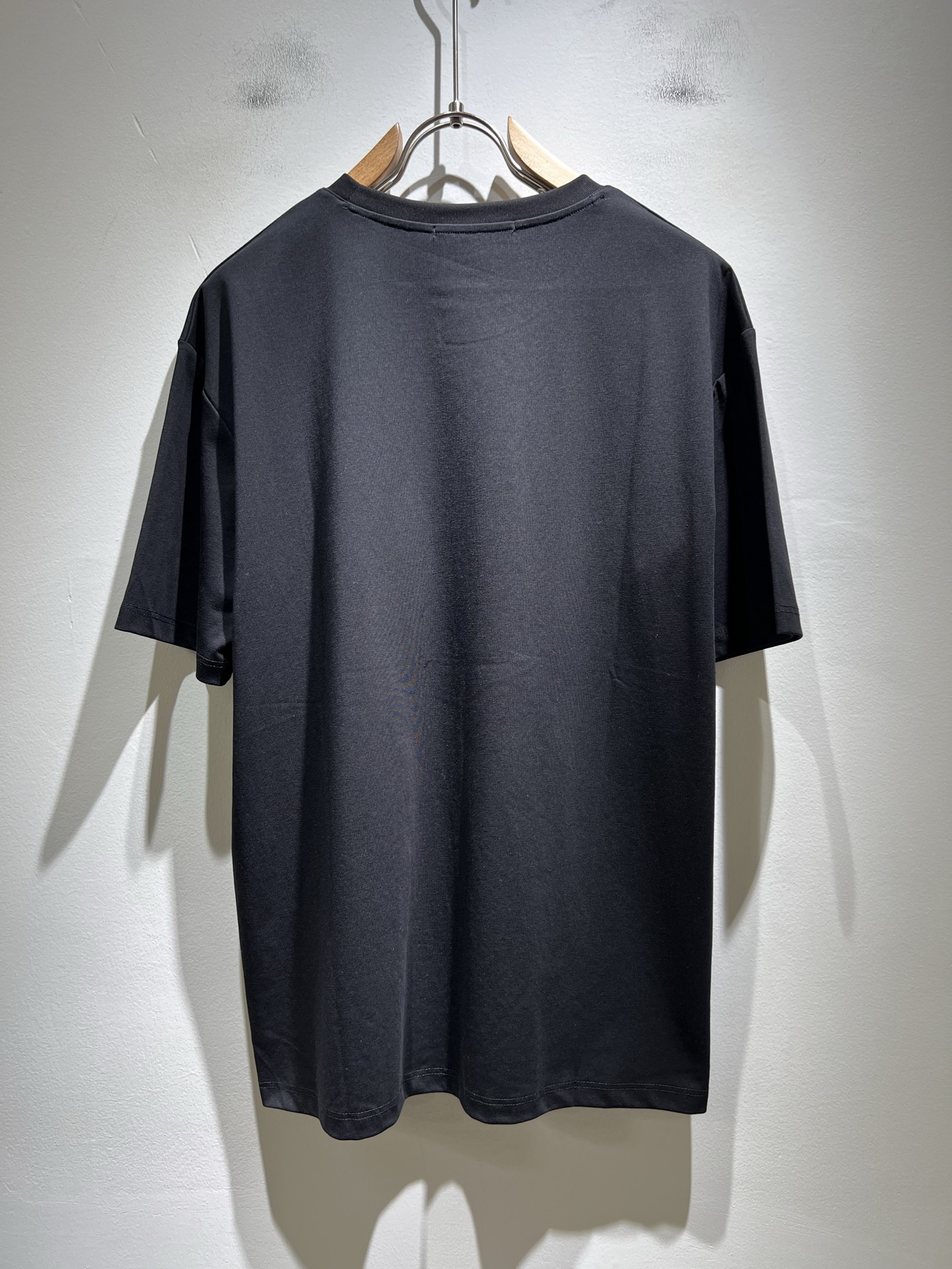   BURBER*Y巴*莉2025春夏新品男女同款👫短袖T恤，重磅来袭，最近比较火热的环保纯棉面料制作而