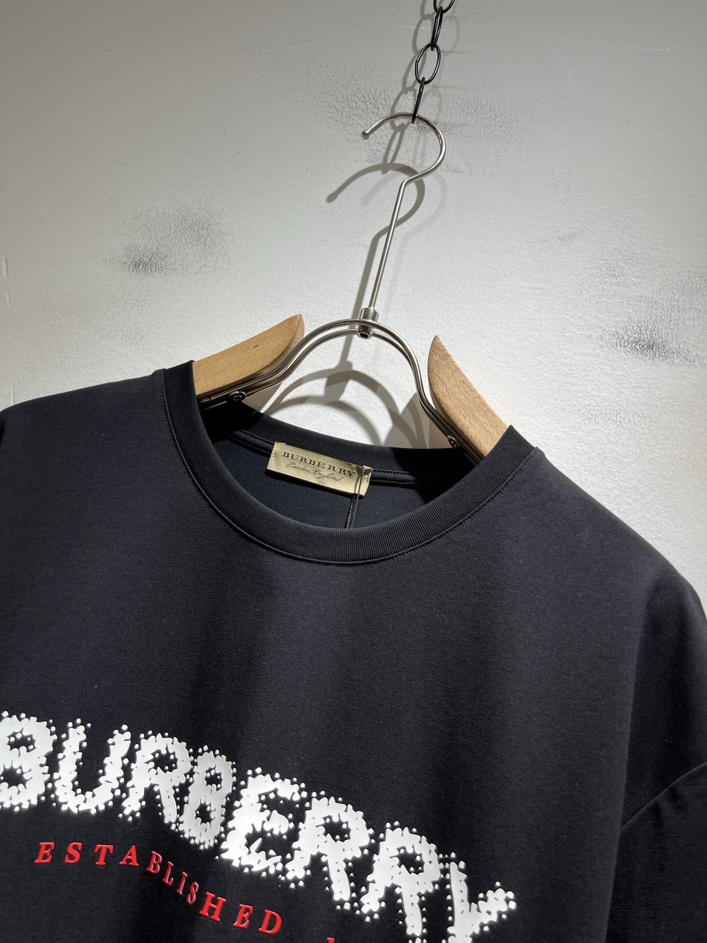   BURBER*Y巴*莉2025春夏新品男女同款👫短袖T恤，重磅来袭，最近比较火热的环保纯棉面料制作而