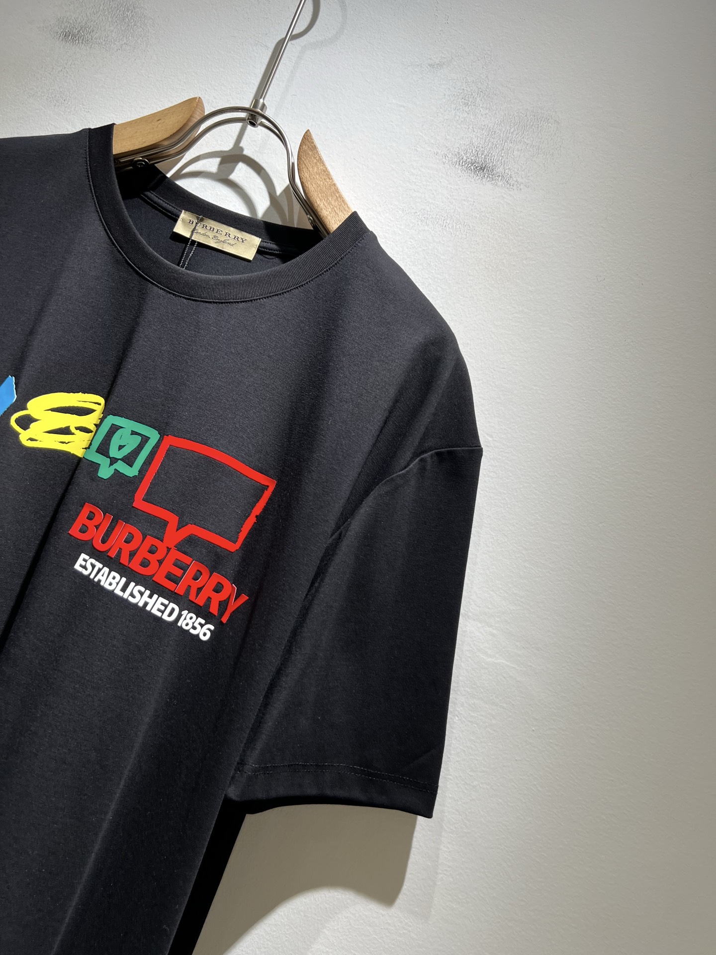   BURBER*Y巴*莉2025春夏新品男女同款👫短袖T恤，重磅来袭，最近比较火热的环保纯棉面料制作而