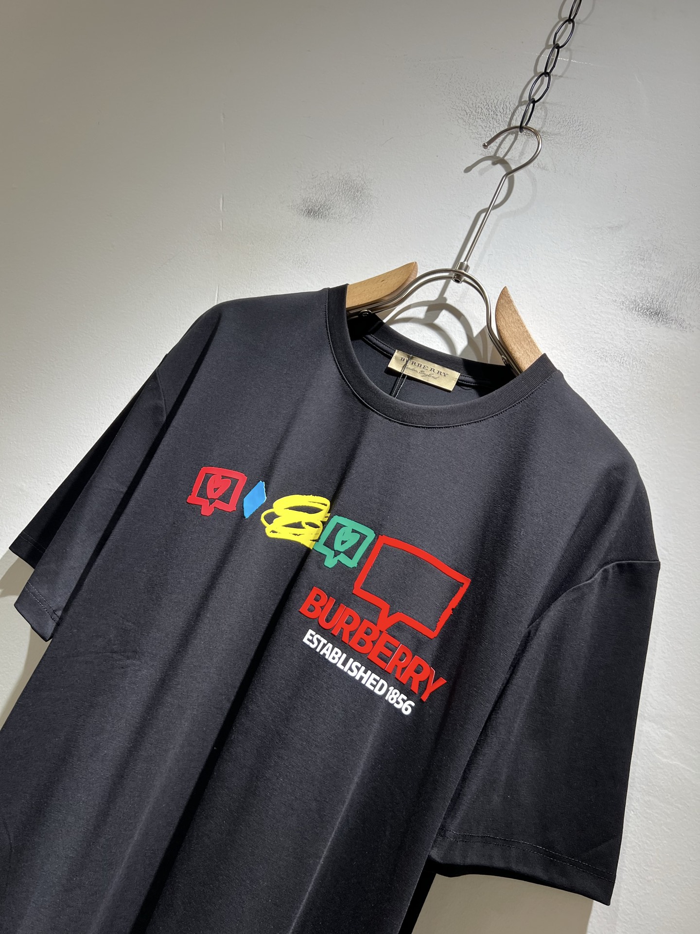   BURBER*Y巴*莉2025春夏新品男女同款👫短袖T恤，重磅来袭，最近比较火热的环保纯棉面料制作而