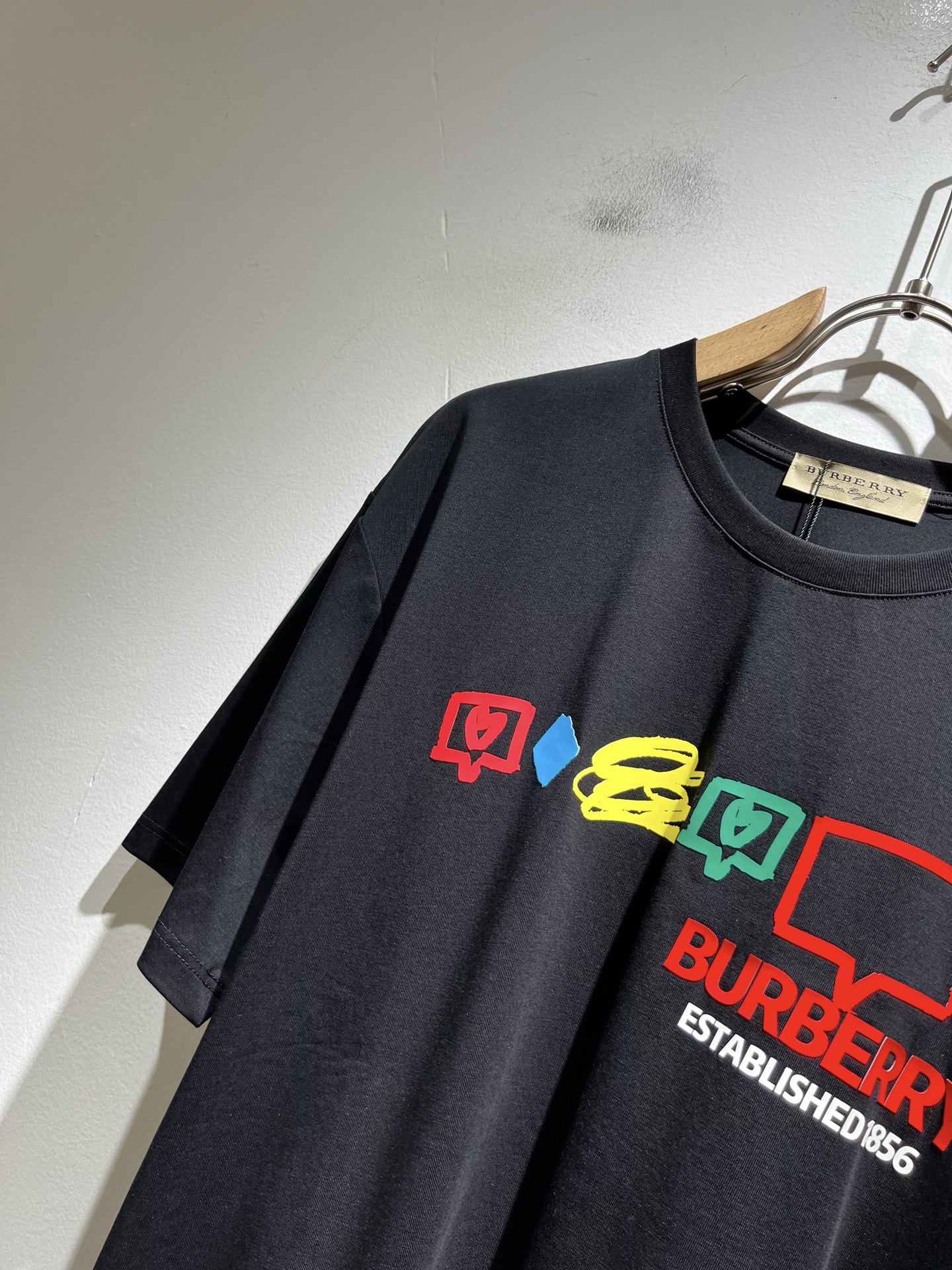   BURBER*Y巴*莉2025春夏新品男女同款👫短袖T恤，重磅来袭，最近比较火热的环保纯棉面料制作而