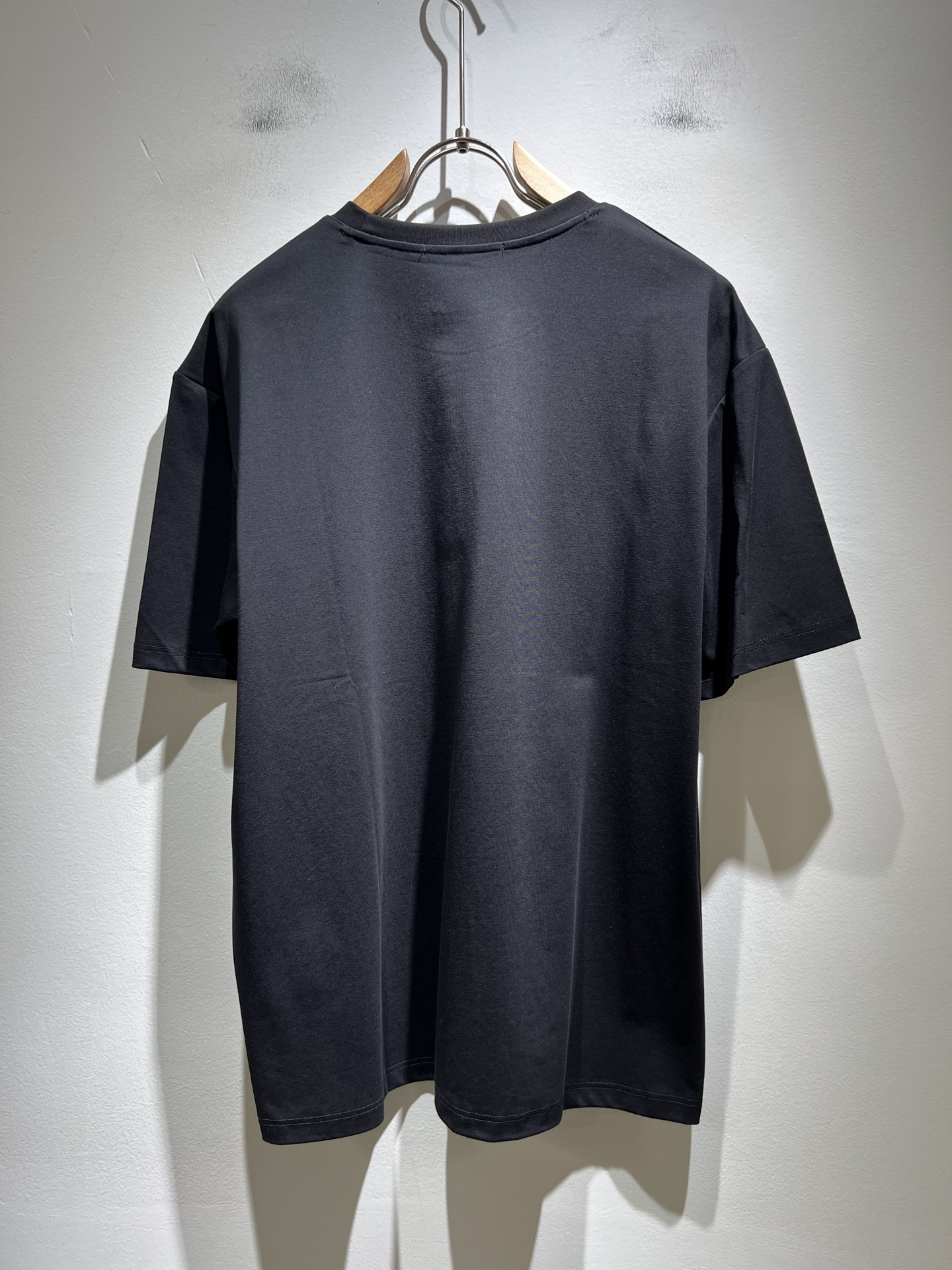   BURBER*Y巴*莉2025春夏新品男女同款👫短袖T恤，重磅来袭，最近比较火热的环保纯棉面料制作而