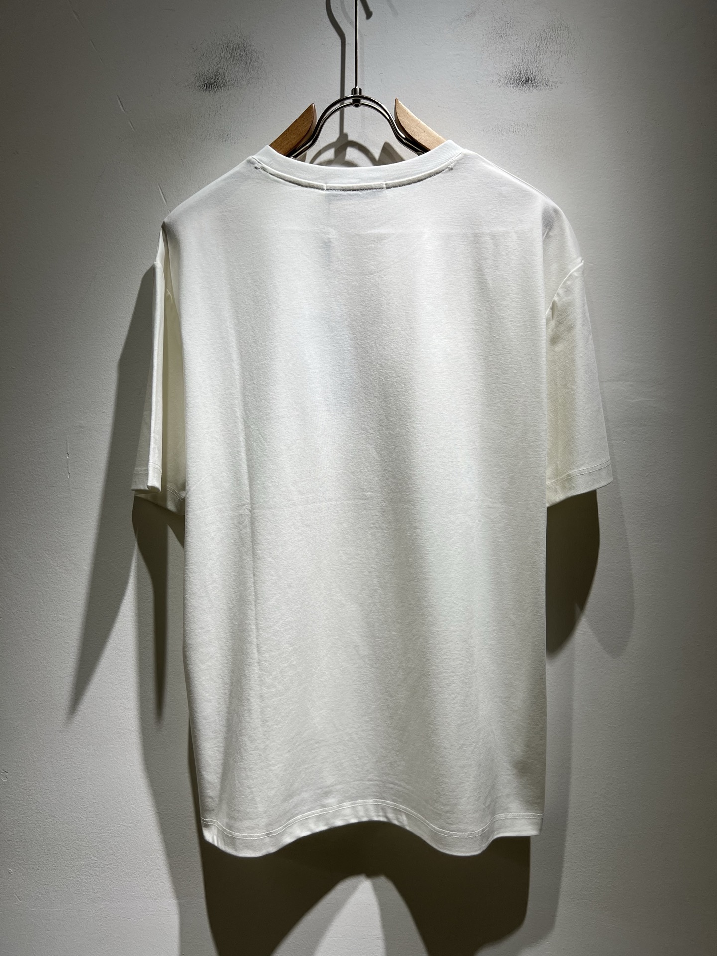   BURBER*Y巴*莉2025春夏新品男女同款👫短袖T恤，重磅来袭，最近比较火热的环保纯棉面料制作而