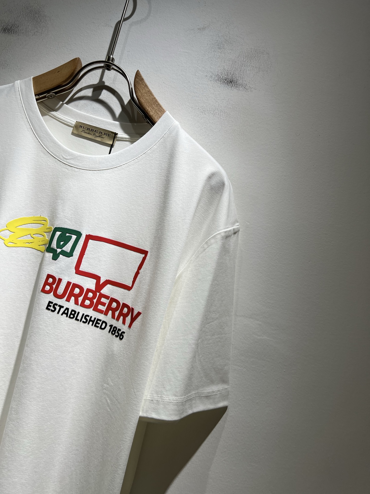   BURBER*Y巴*莉2025春夏新品男女同款👫短袖T恤，重磅来袭，最近比较火热的环保纯棉面料制作而