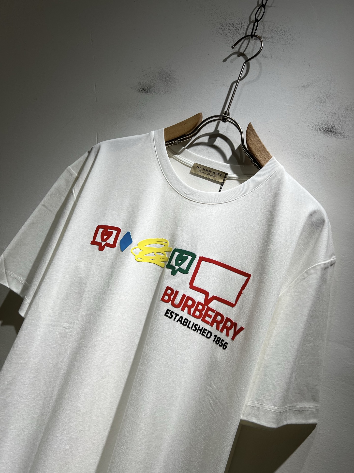   BURBER*Y巴*莉2025春夏新品男女同款👫短袖T恤，重磅来袭，最近比较火热的环保纯棉面料制作而