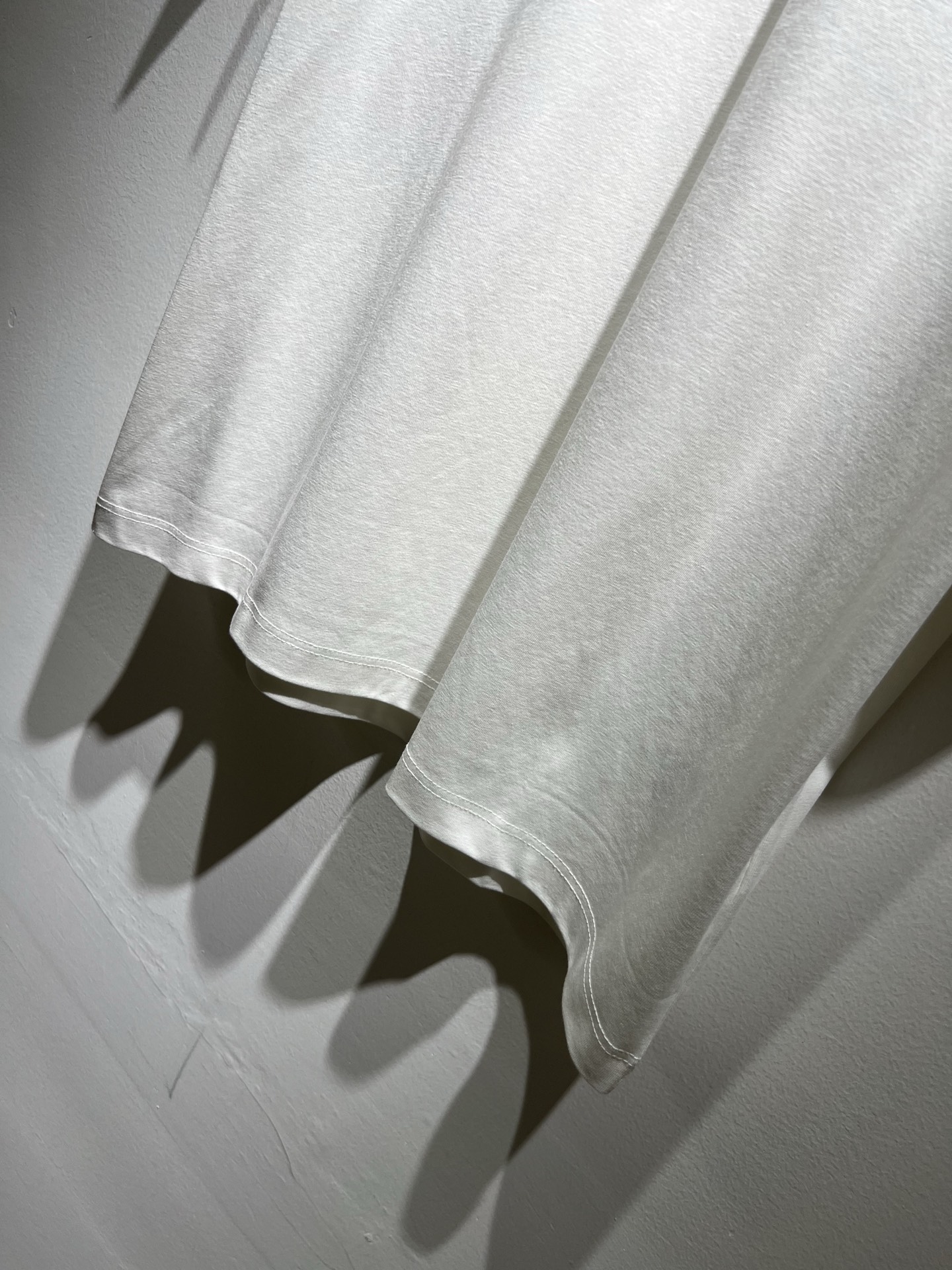   BURBER*Y巴*莉2025春夏新品男女同款👫短袖T恤，重磅来袭，最近比较火热的环保纯棉面料制作而