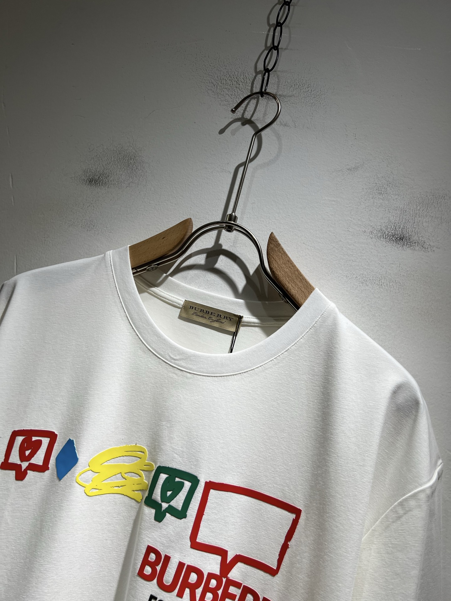   BURBER*Y巴*莉2025春夏新品男女同款👫短袖T恤，重磅来袭，最近比较火热的环保纯棉面料制作而