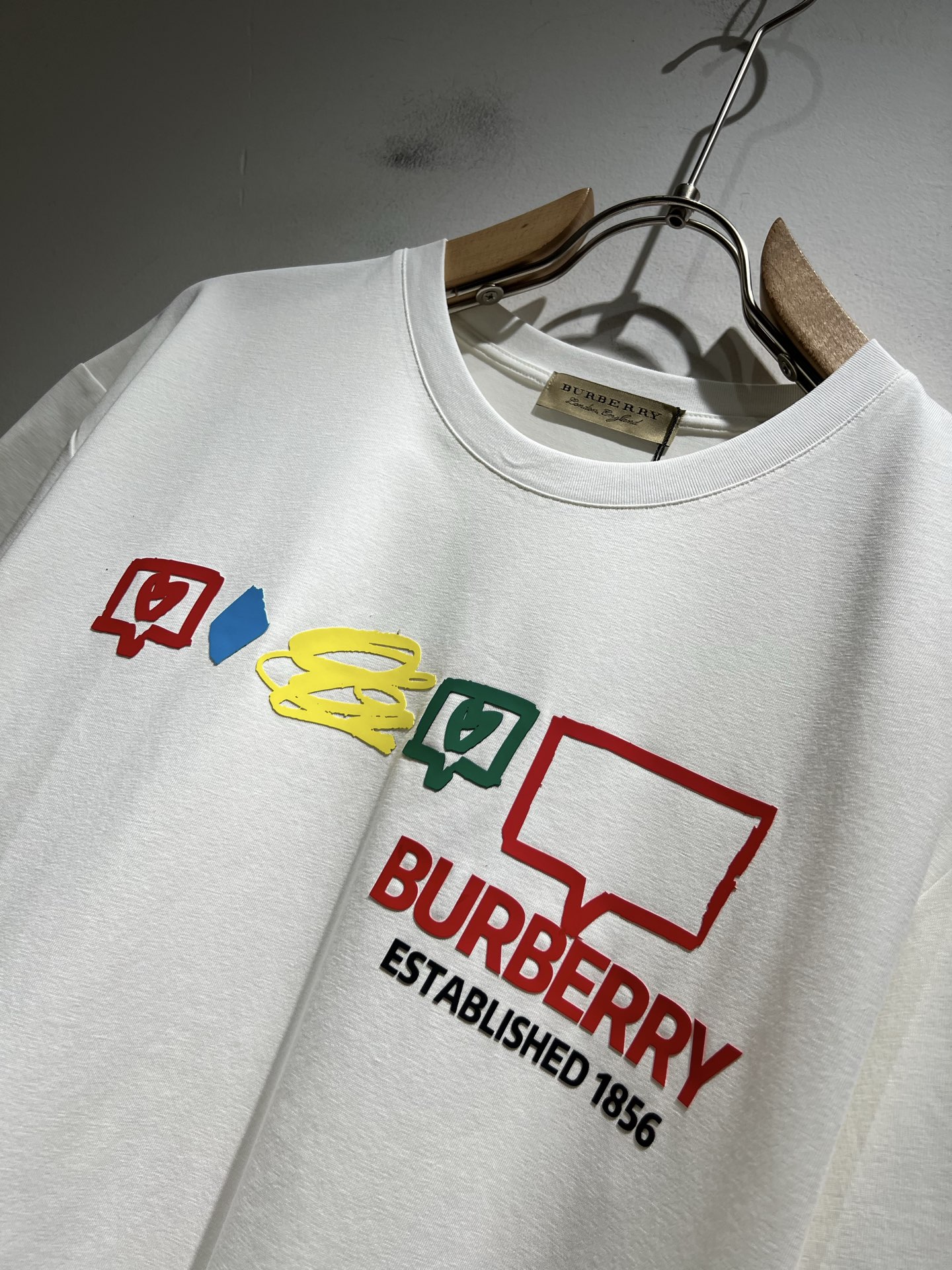   BURBER*Y巴*莉2025春夏新品男女同款👫短袖T恤，重磅来袭，最近比较火热的环保纯棉面料制作而