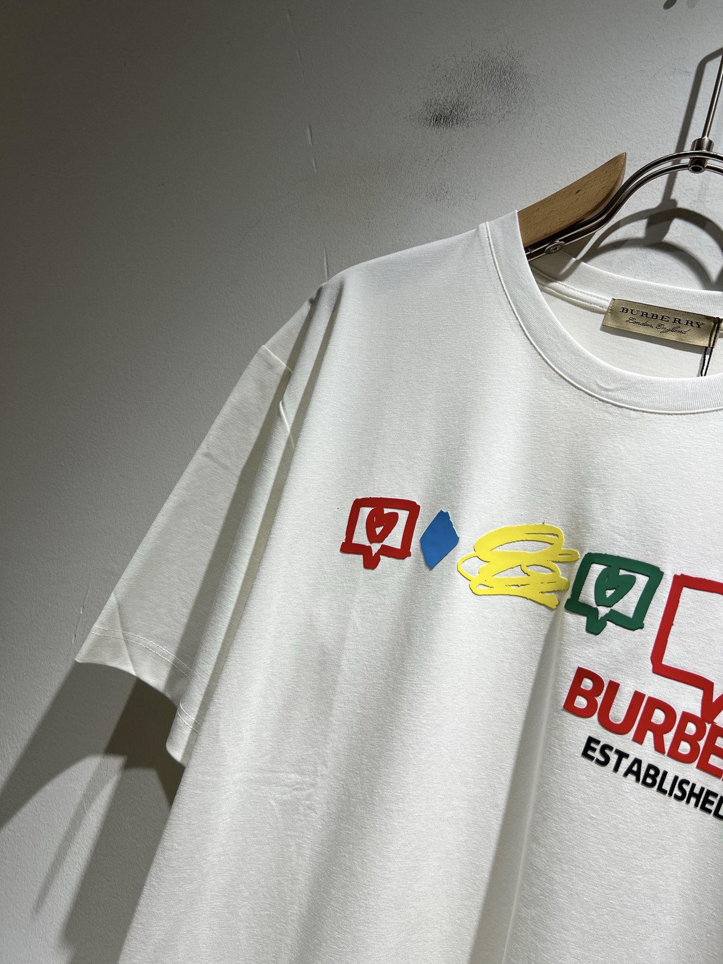   BURBER*Y巴*莉2025春夏新品男女同款👫短袖T恤，重磅来袭，最近比较火热的环保纯棉面料制作而