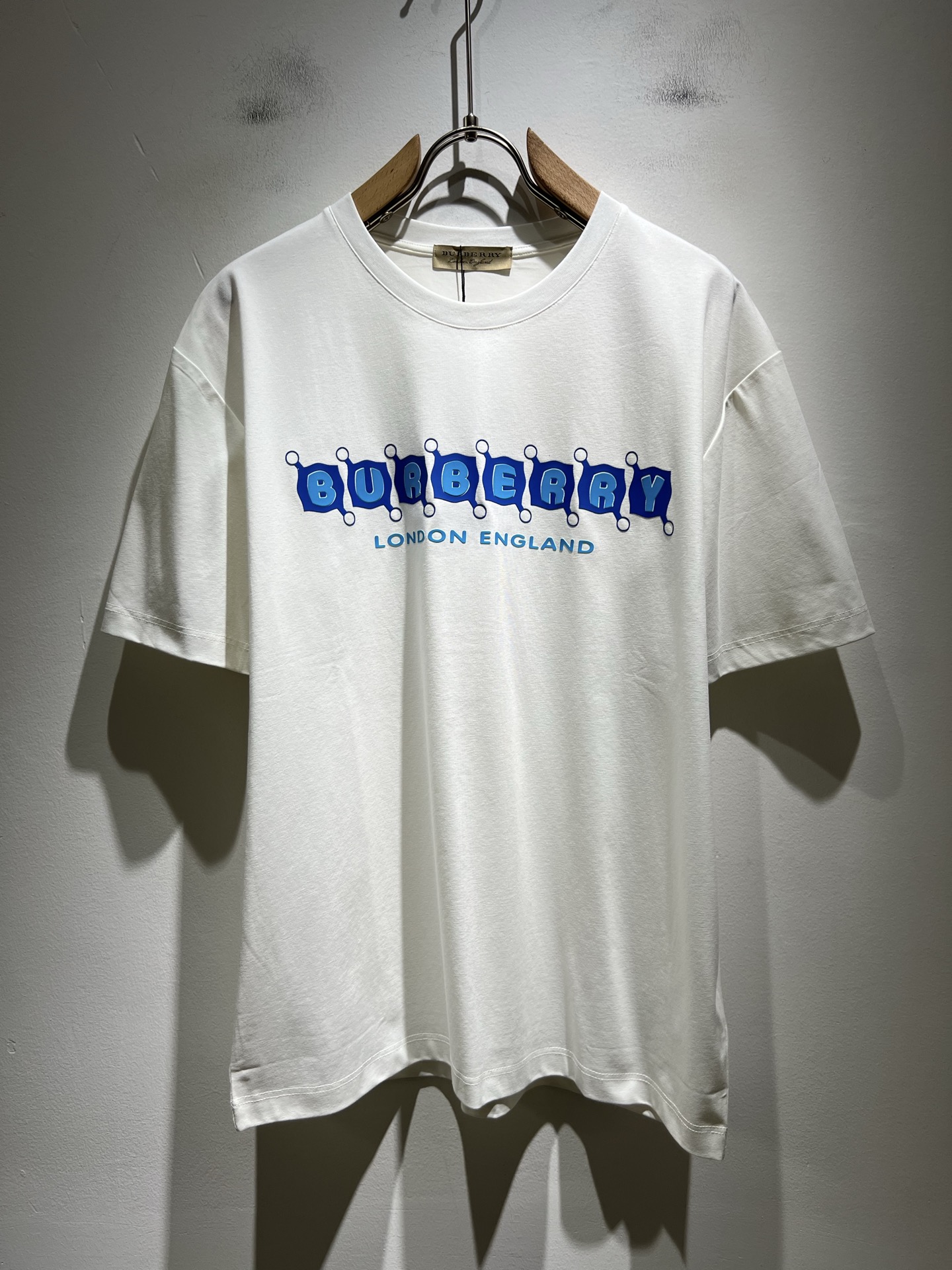 BURBER*Y巴*莉2025春夏新品男女同款👫短袖T恤，重磅来袭，最近比较火热的环保纯棉面料制作而成，