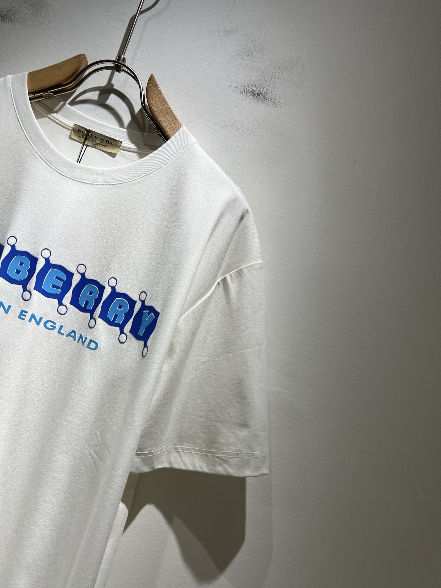 BURBER*Y巴*莉2025春夏新品男女同款👫短袖T恤，重磅来袭，最近比较火热的环保纯棉面料制作而成，