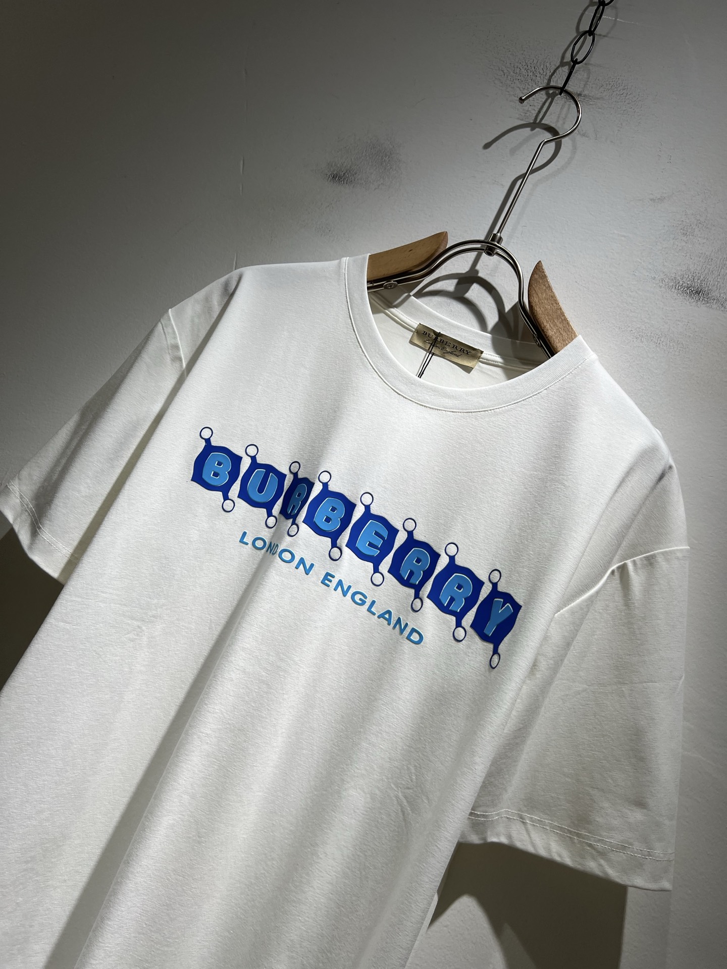 BURBER*Y巴*莉2025春夏新品男女同款👫短袖T恤，重磅来袭，最近比较火热的环保纯棉面料制作而成，